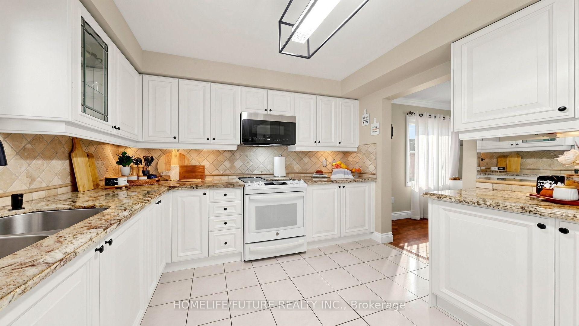Photo 15 of 90 Bedell Crescent, Whitby, Rolling Acres — HOMEH