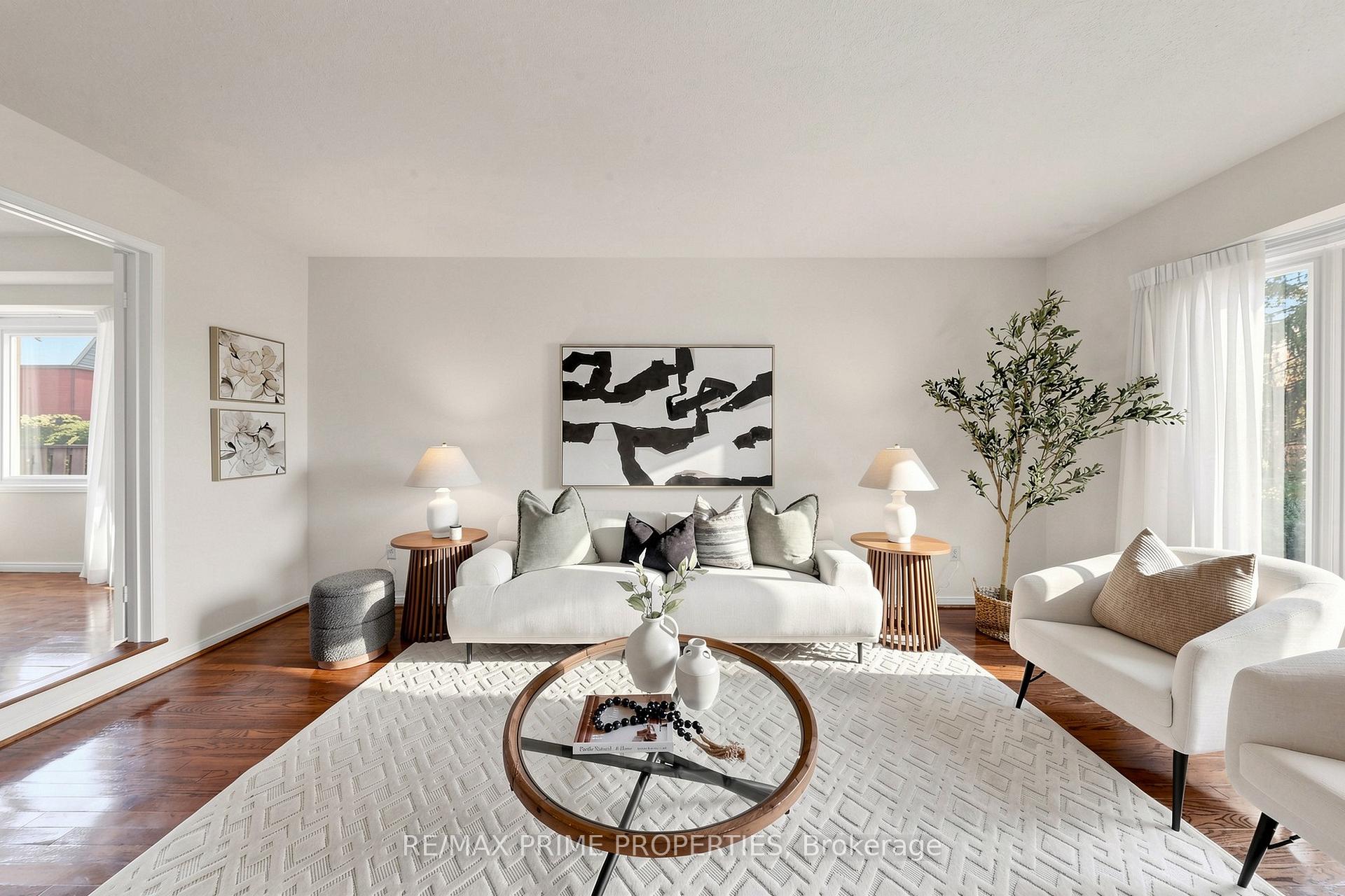 Photo 5 of 105 Tilman Circle, Markham, Markham Village — HOMEH
