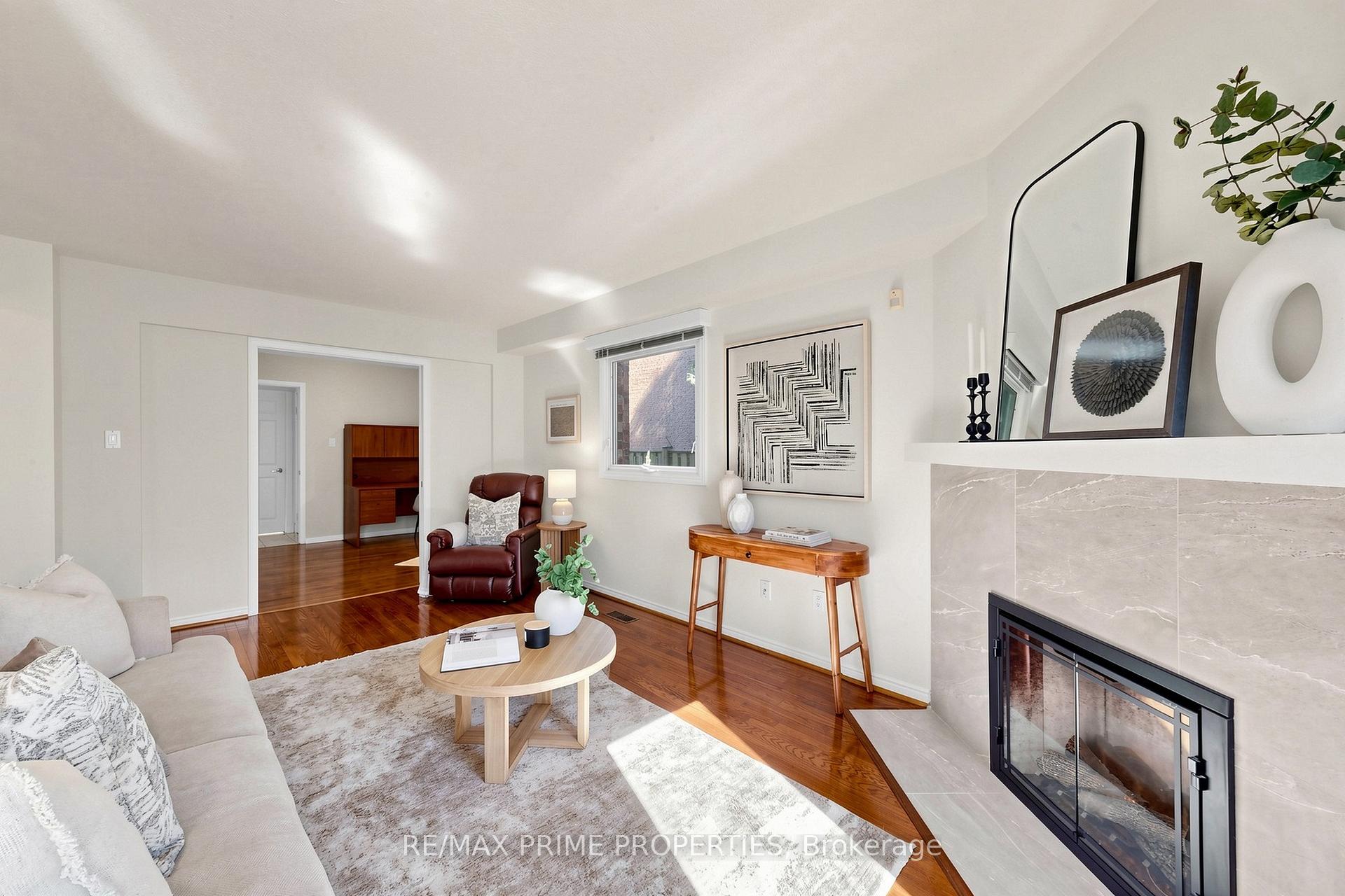 Photo 11 of 105 Tilman Circle, Markham, Markham Village — HOMEH