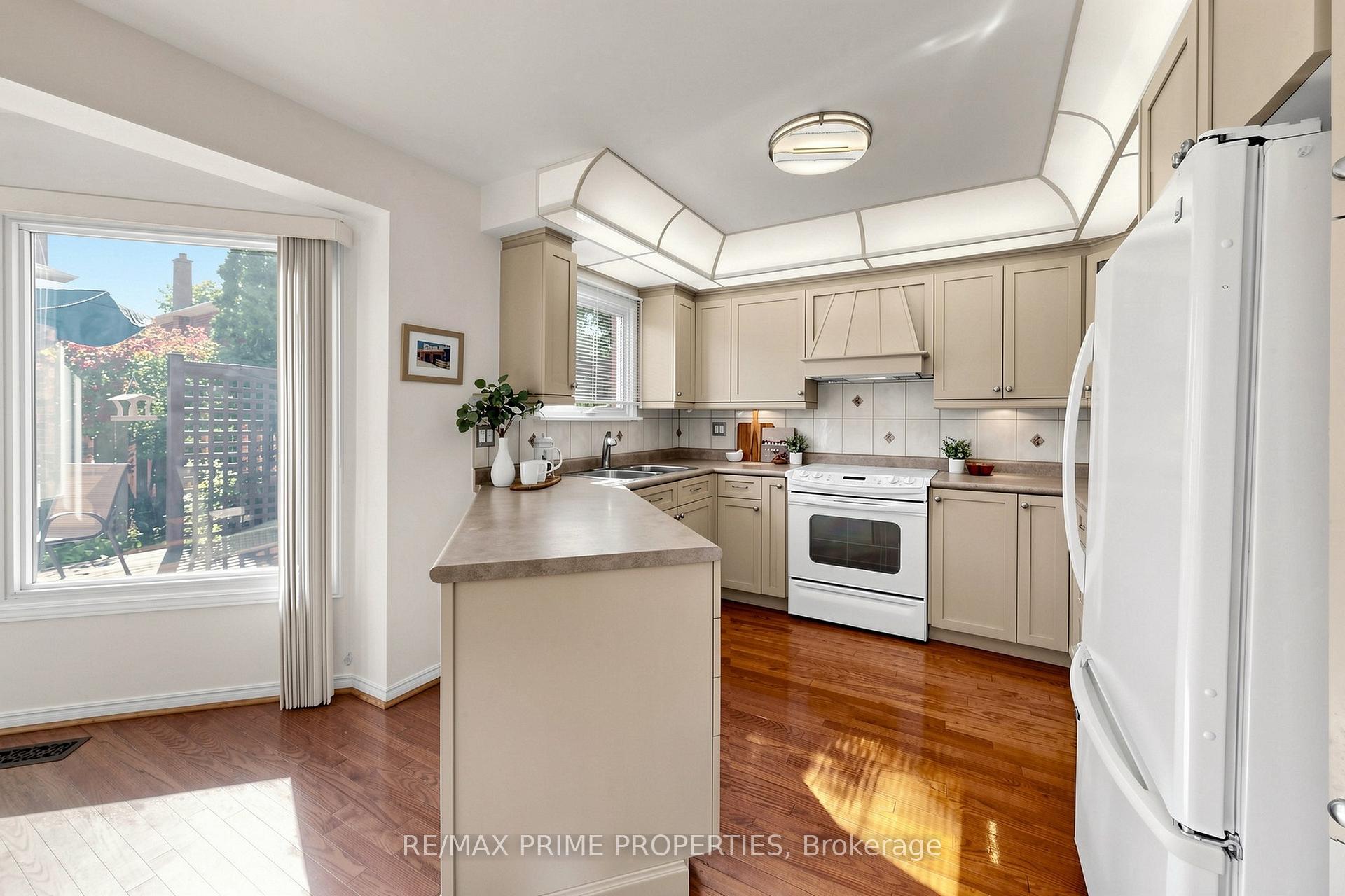 Photo 17 of 105 Tilman Circle, Markham, Markham Village — HOMEH