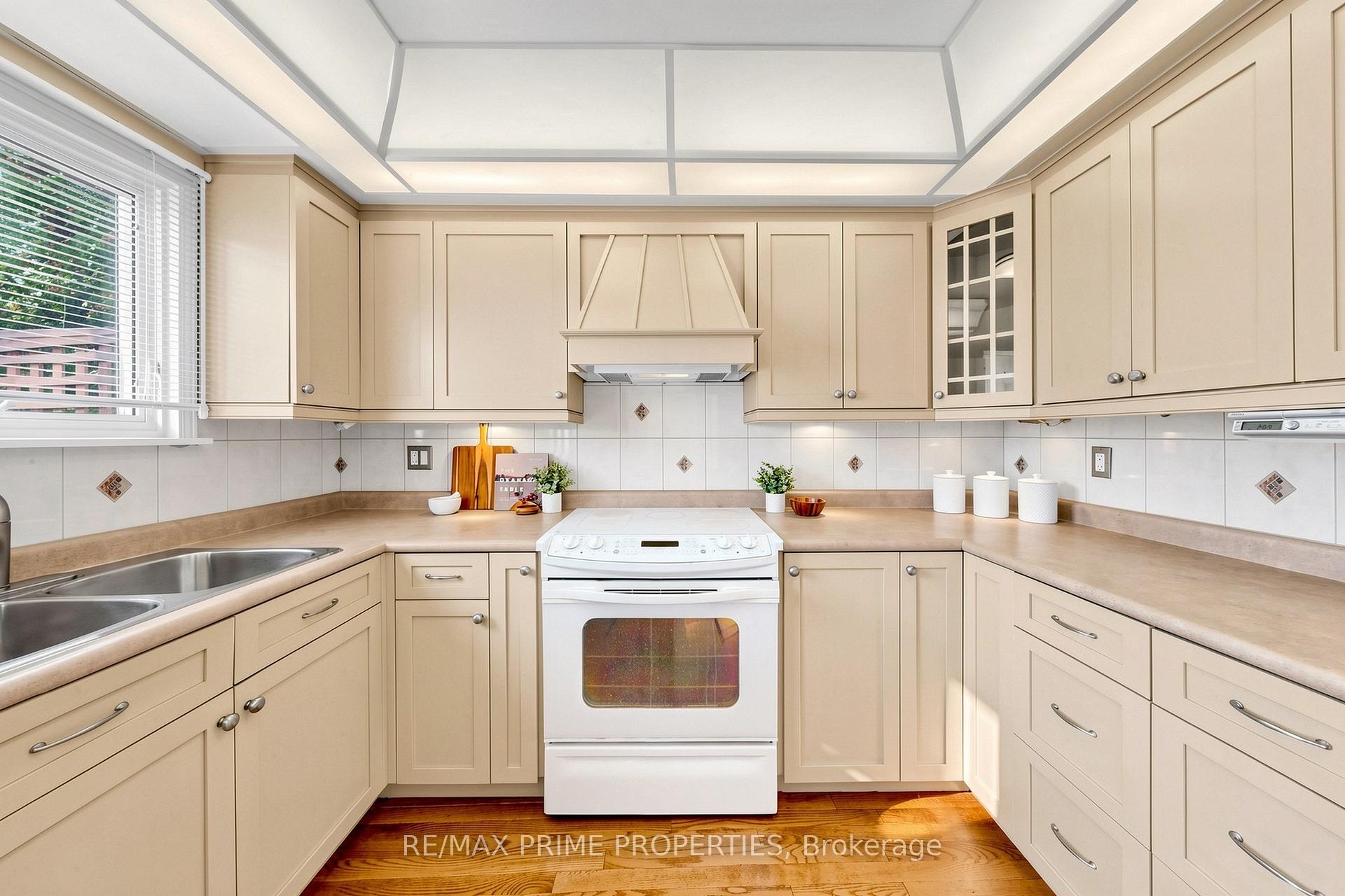 Photo 18 of 105 Tilman Circle, Markham, Markham Village — HOMEH