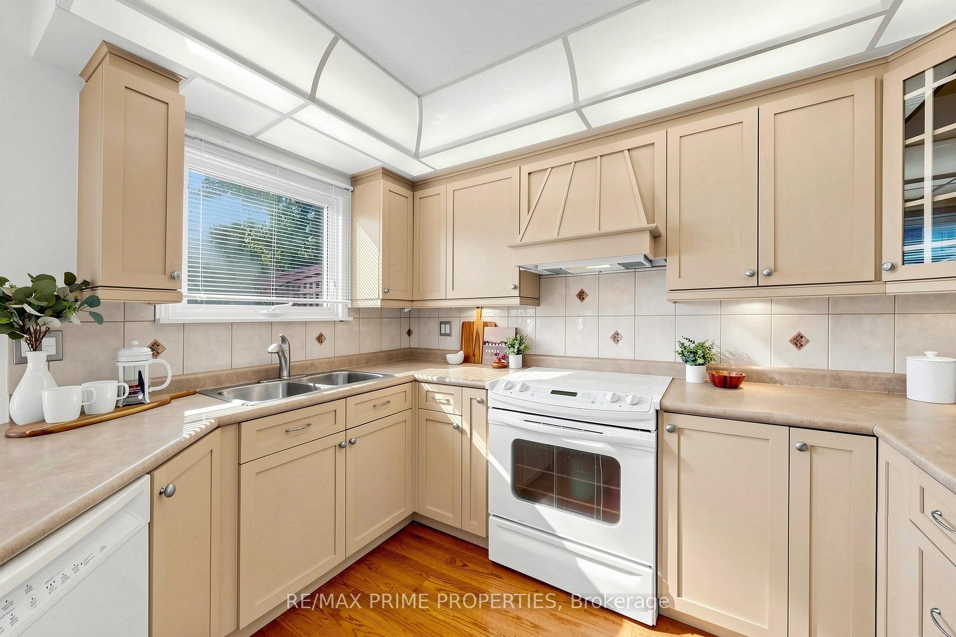 Photo 19 of 105 Tilman Circle, Markham, Markham Village — HOMEH