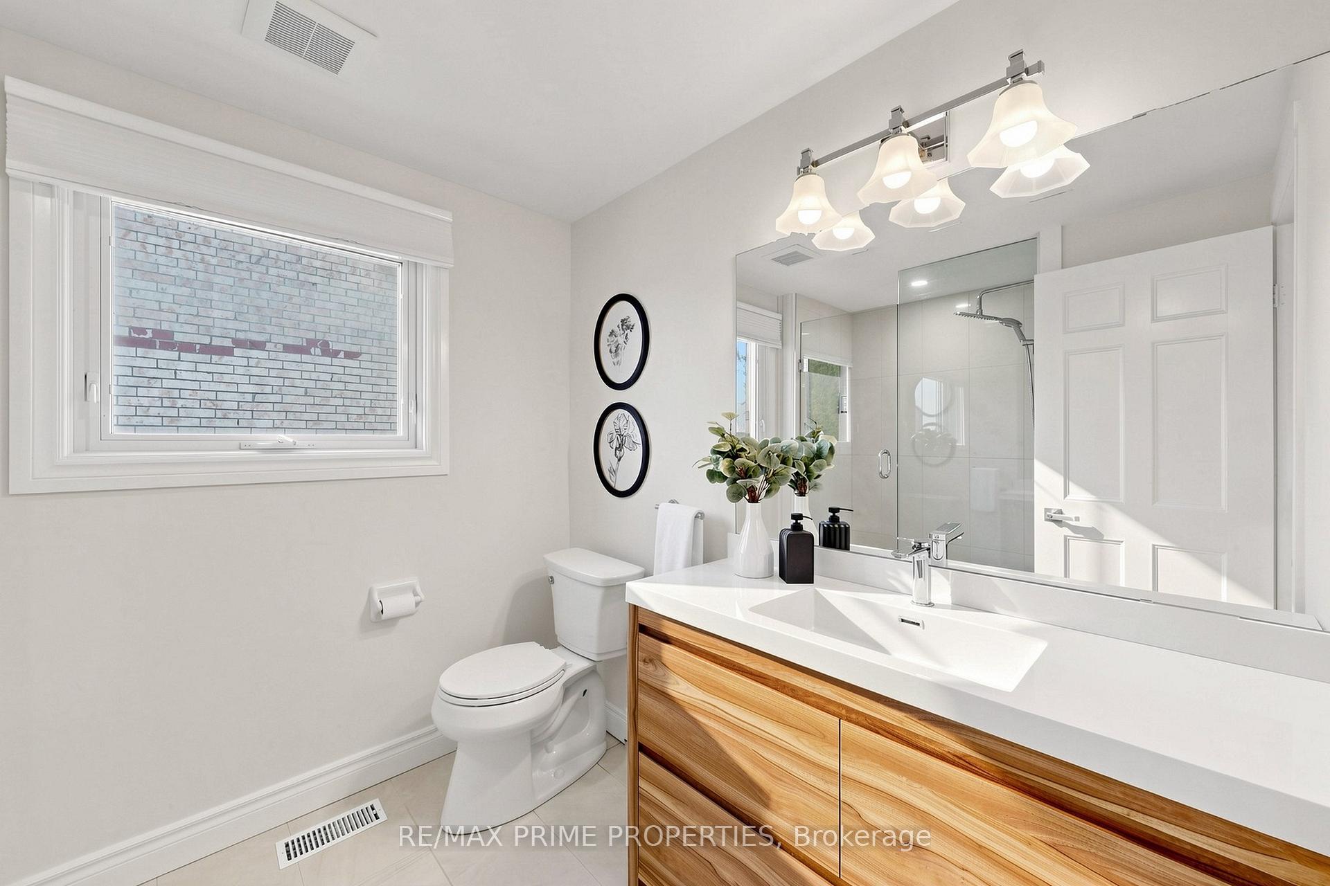 Photo 41 of 105 Tilman Circle, Markham, Markham Village — HOMEH