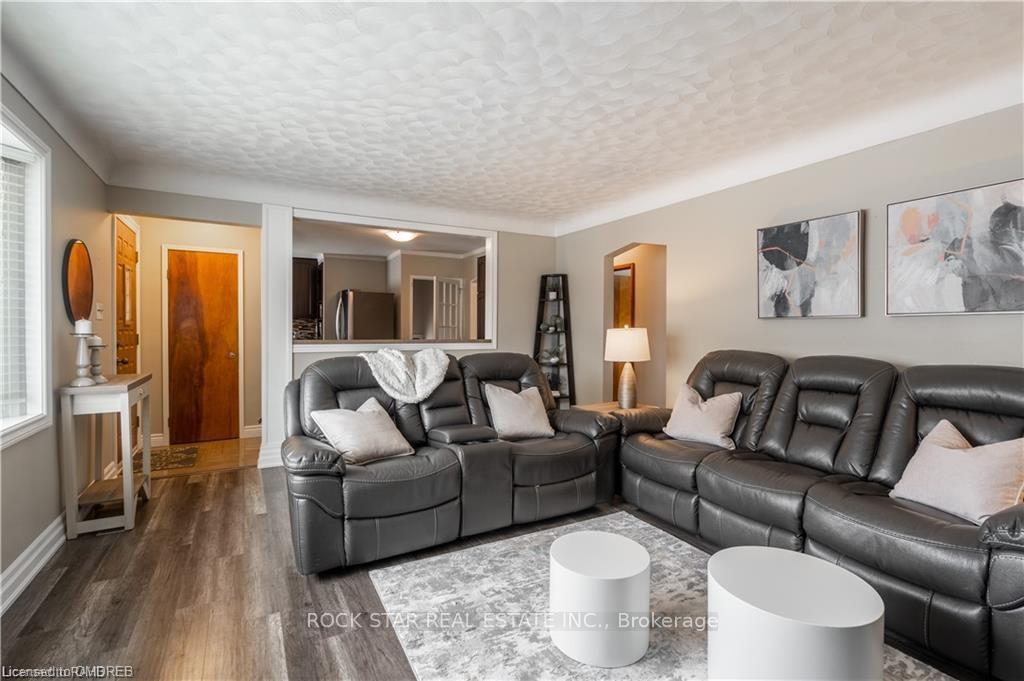 Photo 3 of 22 Fernwood Crescent, Hamilton, Hampton Heights — HOMEH