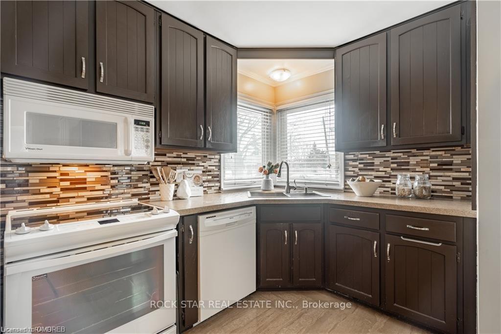 Photo 6 of 22 Fernwood Crescent, Hamilton, Hampton Heights — HOMEH