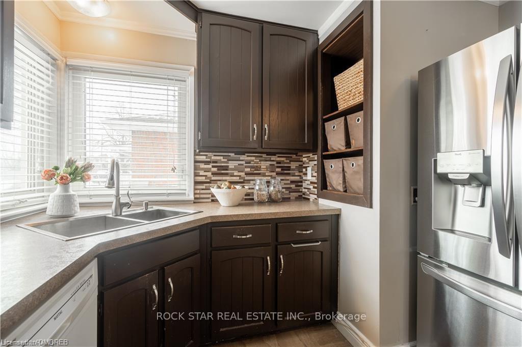 Photo 7 of 22 Fernwood Crescent, Hamilton, Hampton Heights — HOMEH