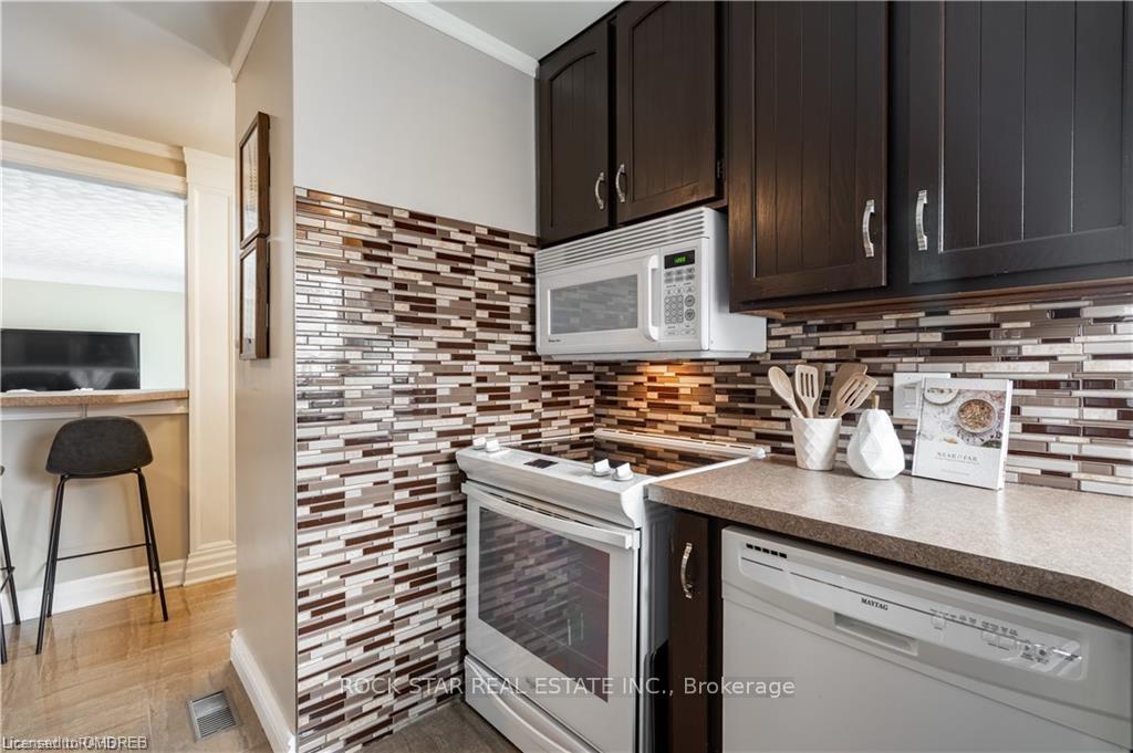 Photo 8 of 22 Fernwood Crescent, Hamilton, Hampton Heights — HOMEH