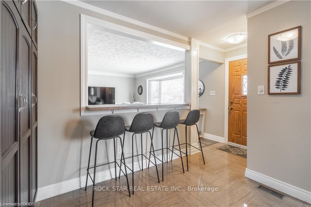 Photo 9 of 22 Fernwood Crescent, Hamilton, Hampton Heights — HOMEH