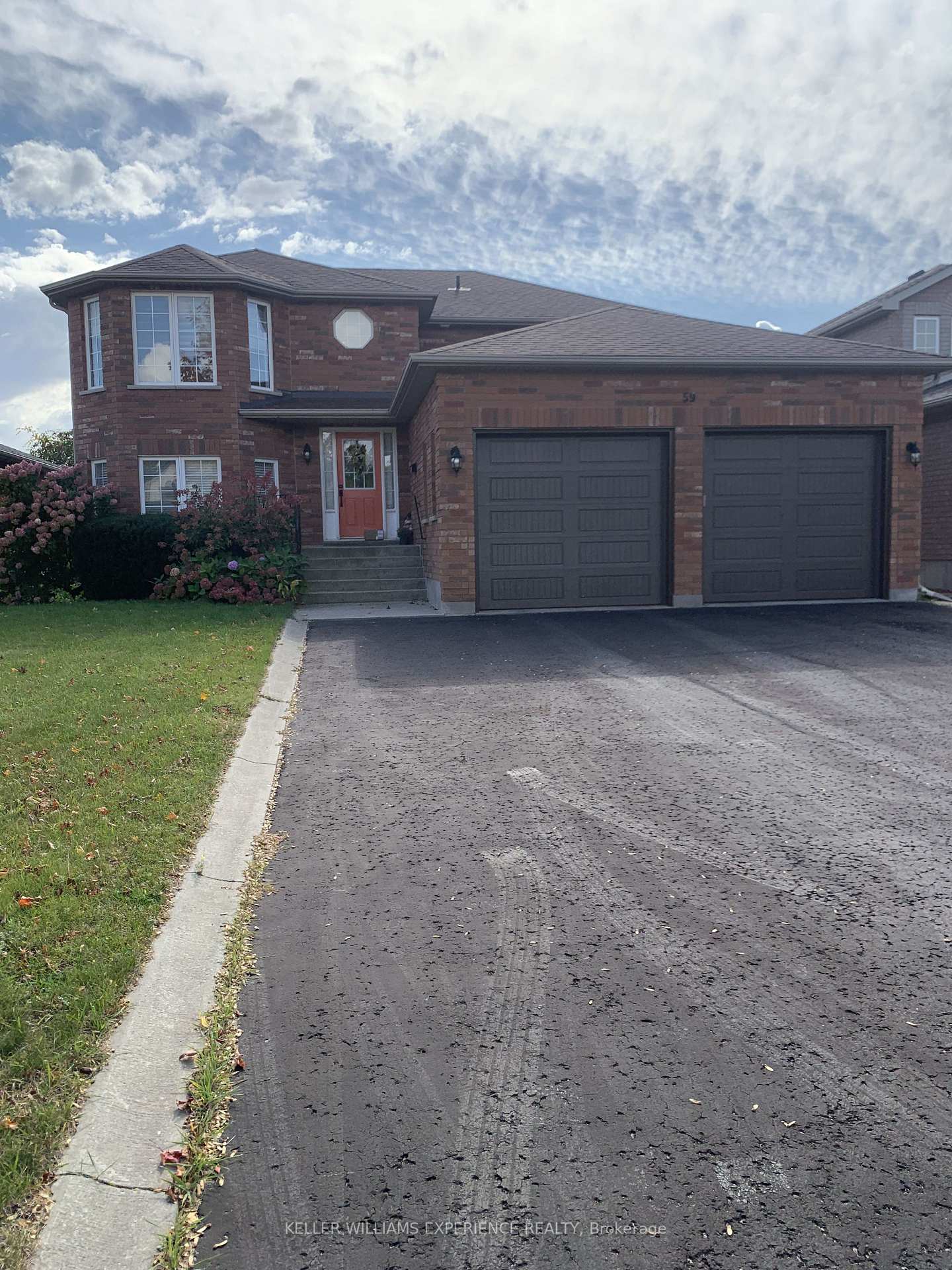 Photo 4 of Unit Upper Level, 59 Nicklaus Drive, Barrie, East Bayfield — HOMEH