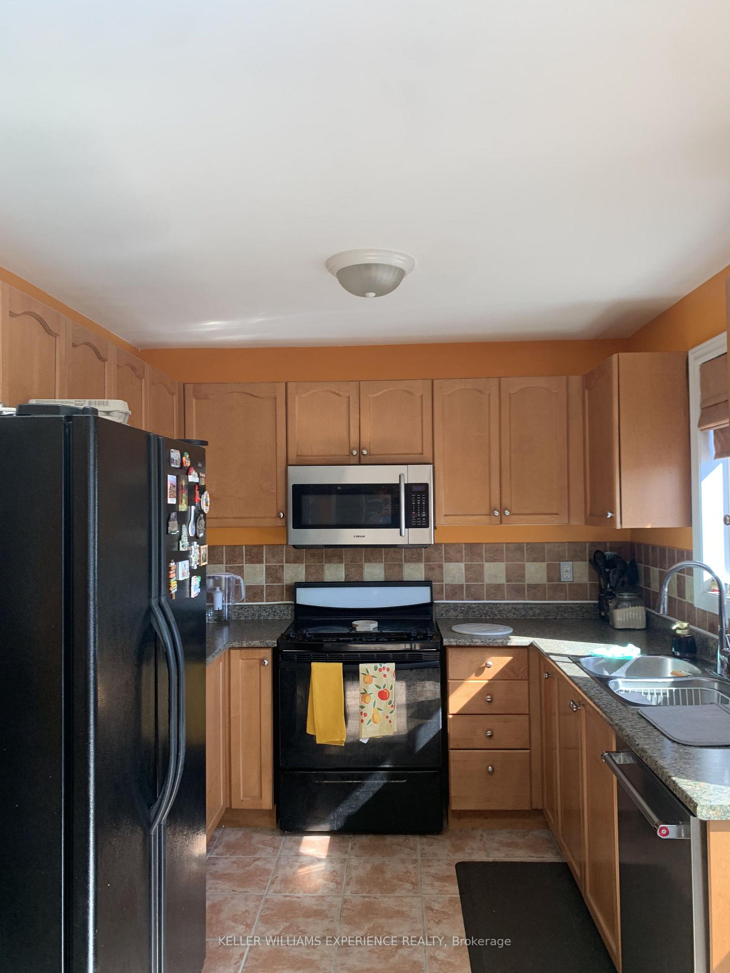 Photo 8 of Unit Upper Level, 59 Nicklaus Drive, Barrie, East Bayfield — HOMEH