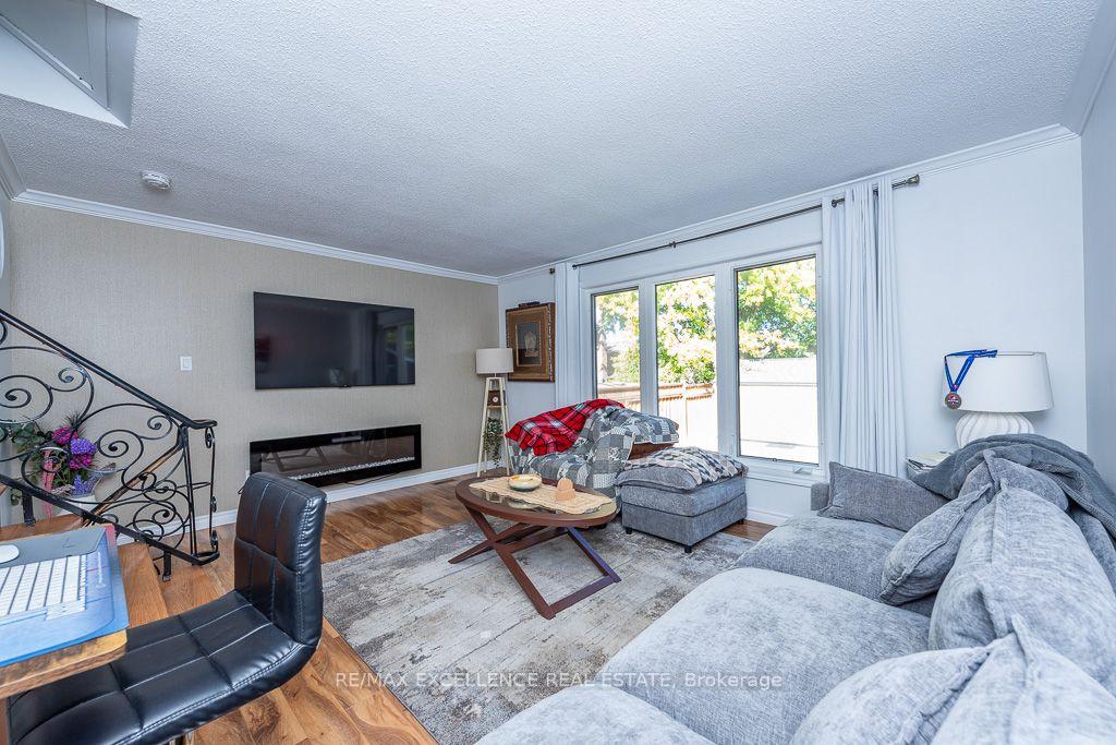 Photo 5 of 41 Trewartha Crescent, Brampton, Heart Lake West — HOMEH