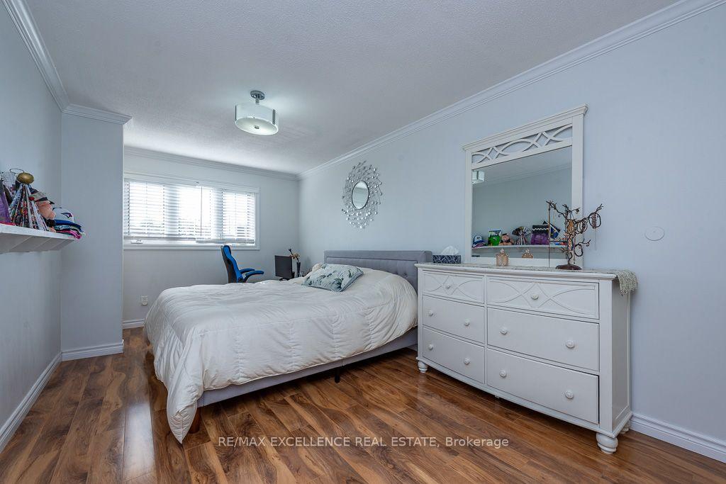 Photo 9 of 41 Trewartha Crescent, Brampton, Heart Lake West — HOMEH