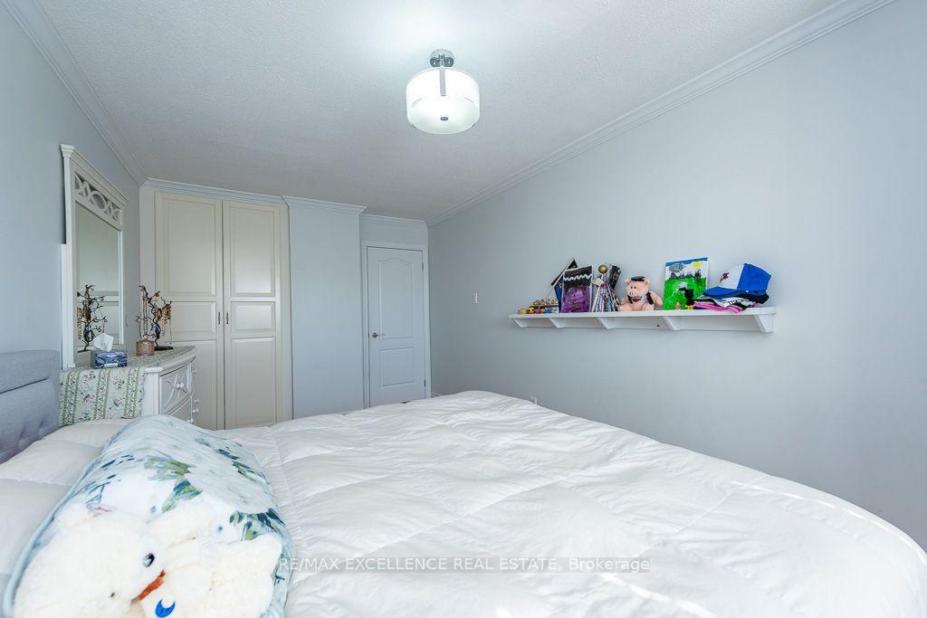 Photo 18 of 41 Trewartha Crescent, Brampton, Heart Lake West — HOMEH
