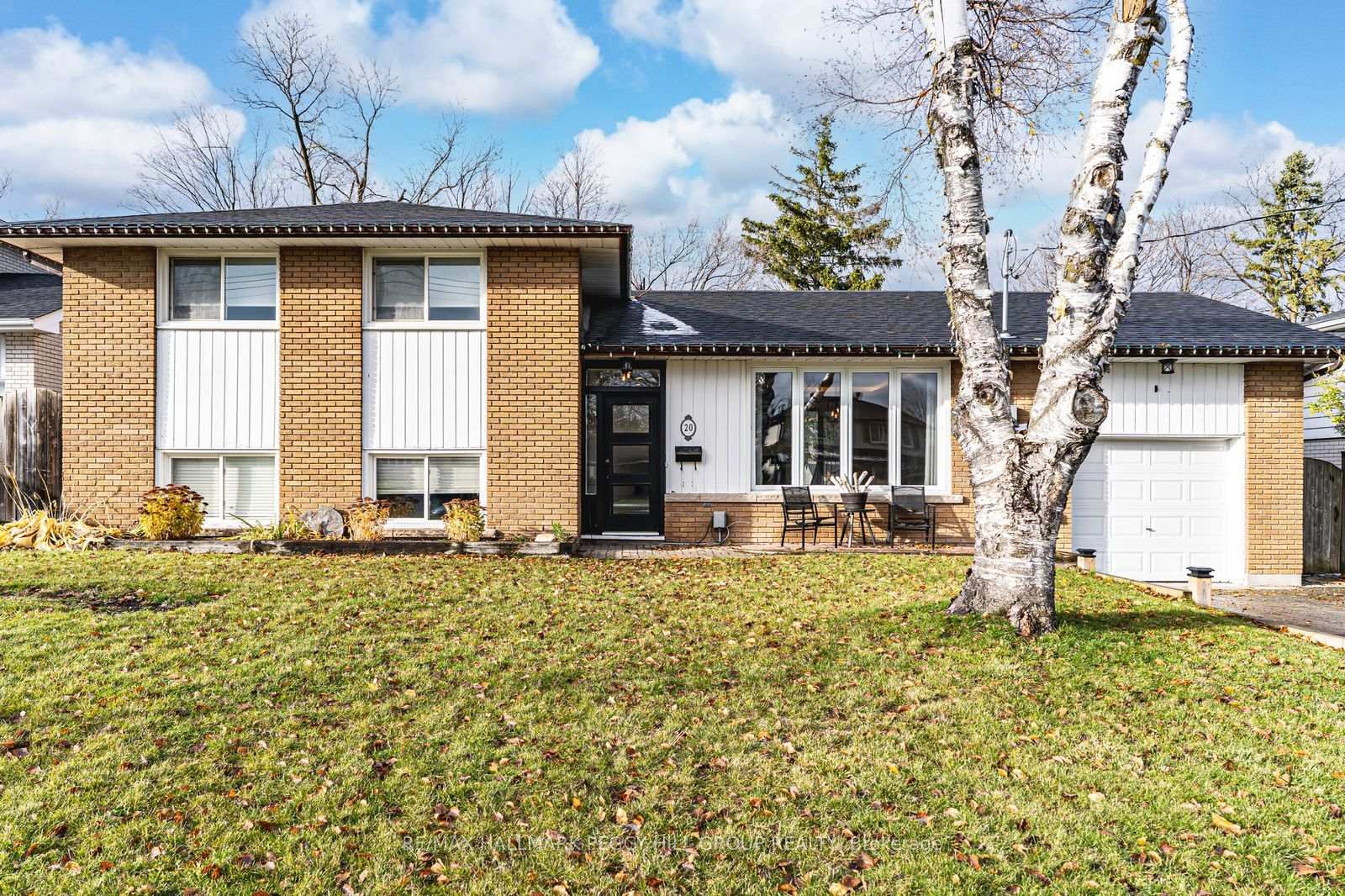 Photo 1 of Unit Upper, 20 Ottaway Avenue, Barrie, Wellington — HOMEH