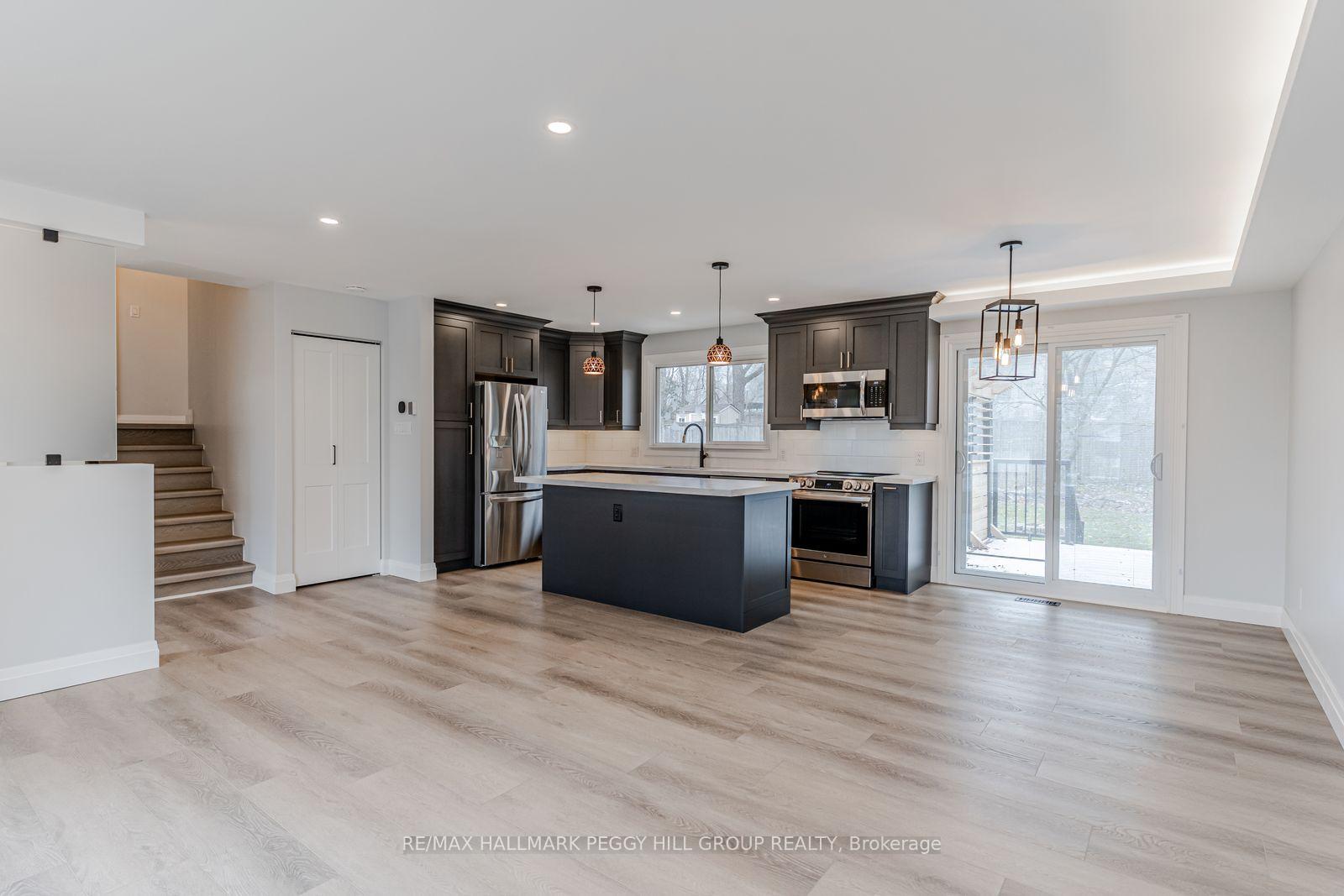 Photo 3 of Unit Upper, 20 Ottaway Avenue, Barrie, Wellington — HOMEH