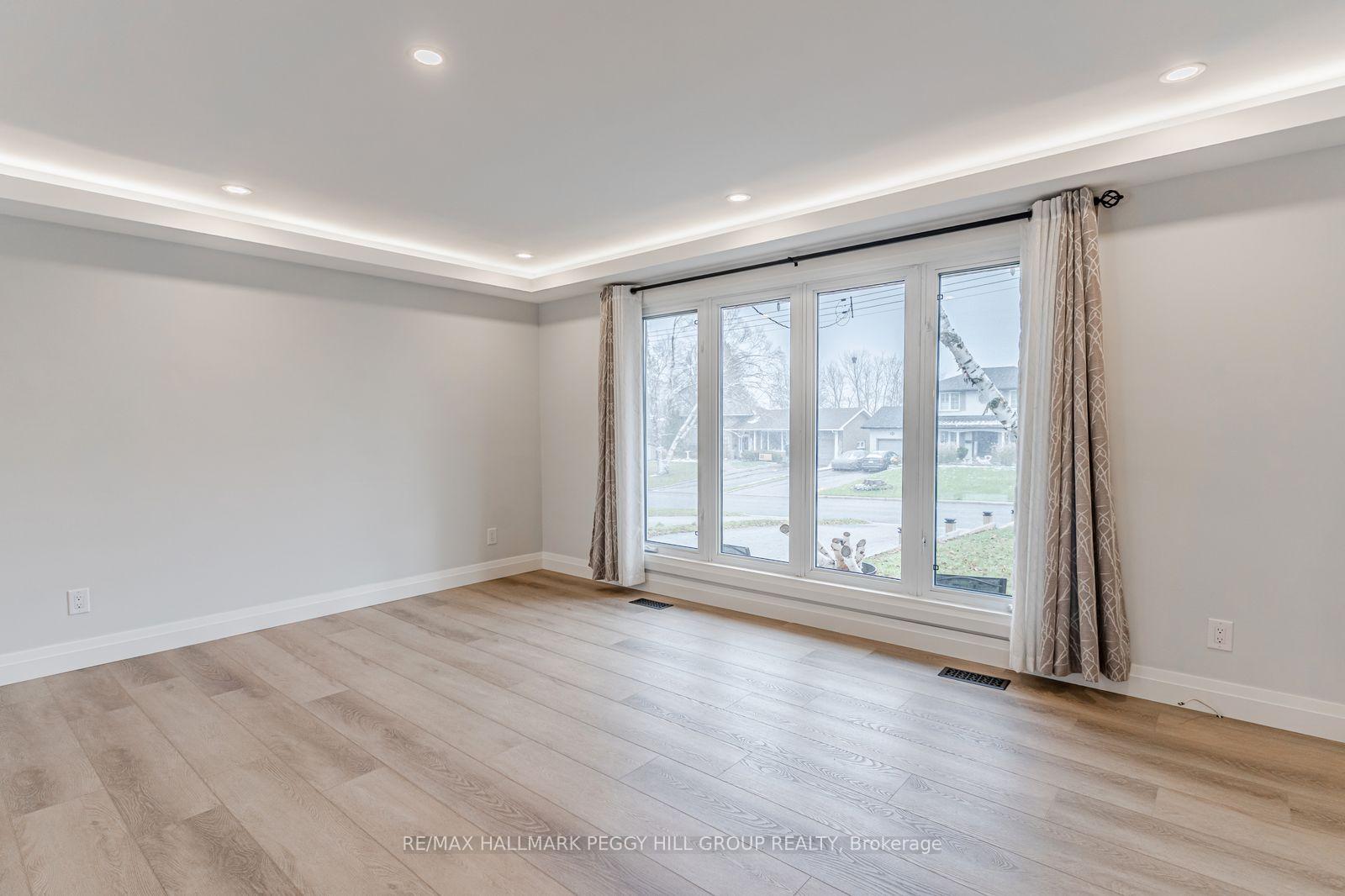 Photo 5 of Unit Upper, 20 Ottaway Avenue, Barrie, Wellington — HOMEH
