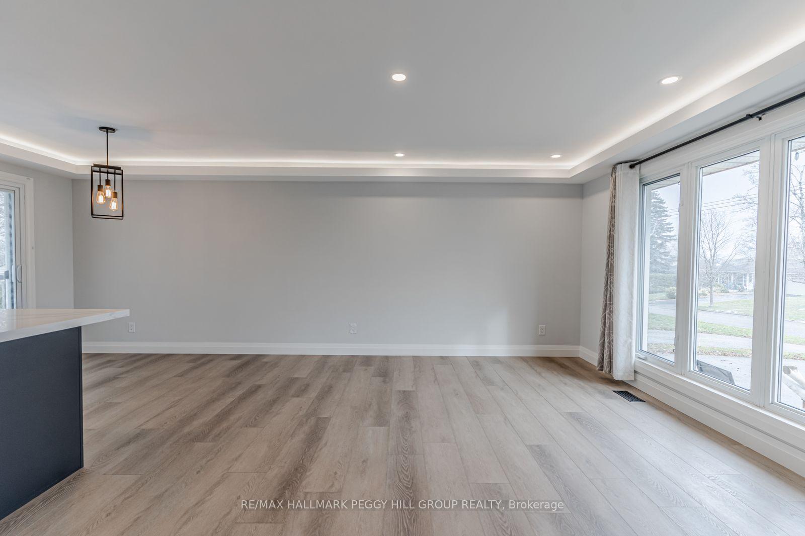 Photo 7 of Unit Upper, 20 Ottaway Avenue, Barrie, Wellington — HOMEH