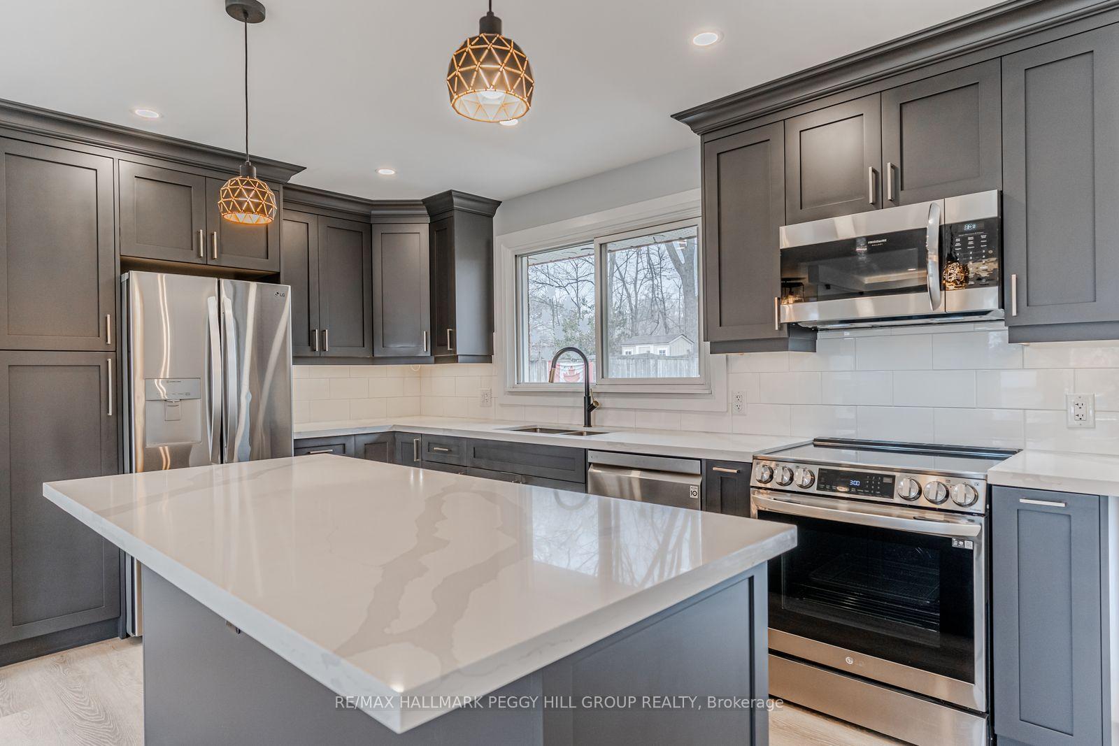 Photo 8 of Unit Upper, 20 Ottaway Avenue, Barrie, Wellington — HOMEH