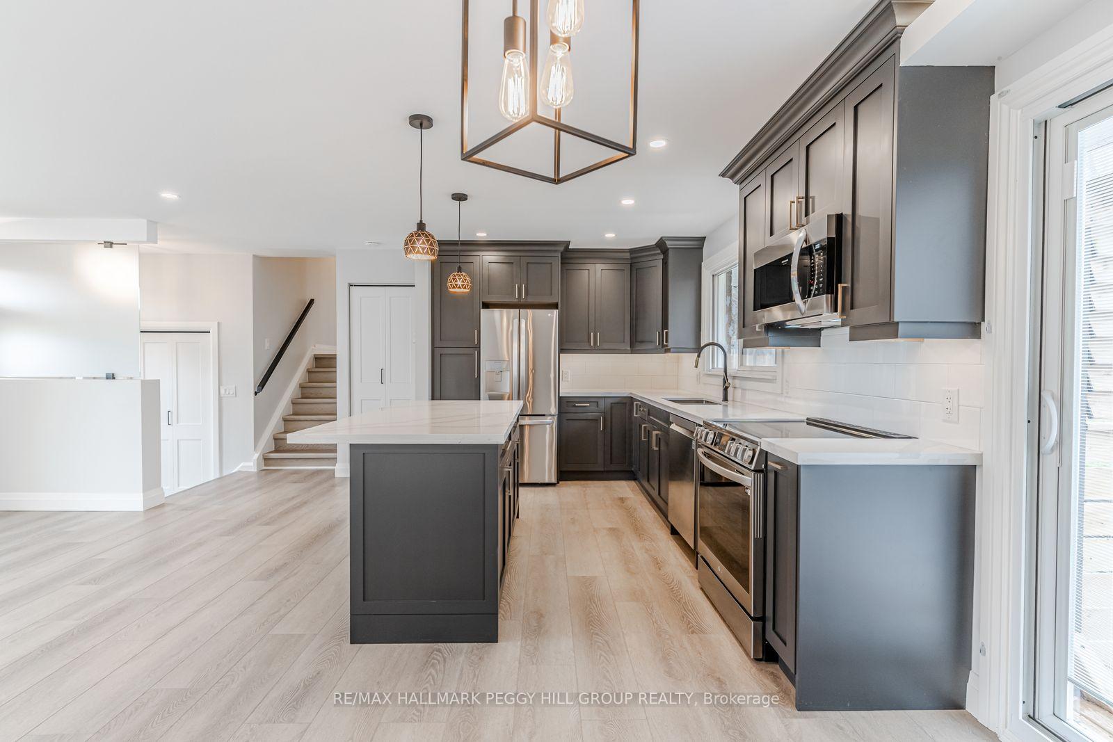 Photo 9 of Unit Upper, 20 Ottaway Avenue, Barrie, Wellington — HOMEH