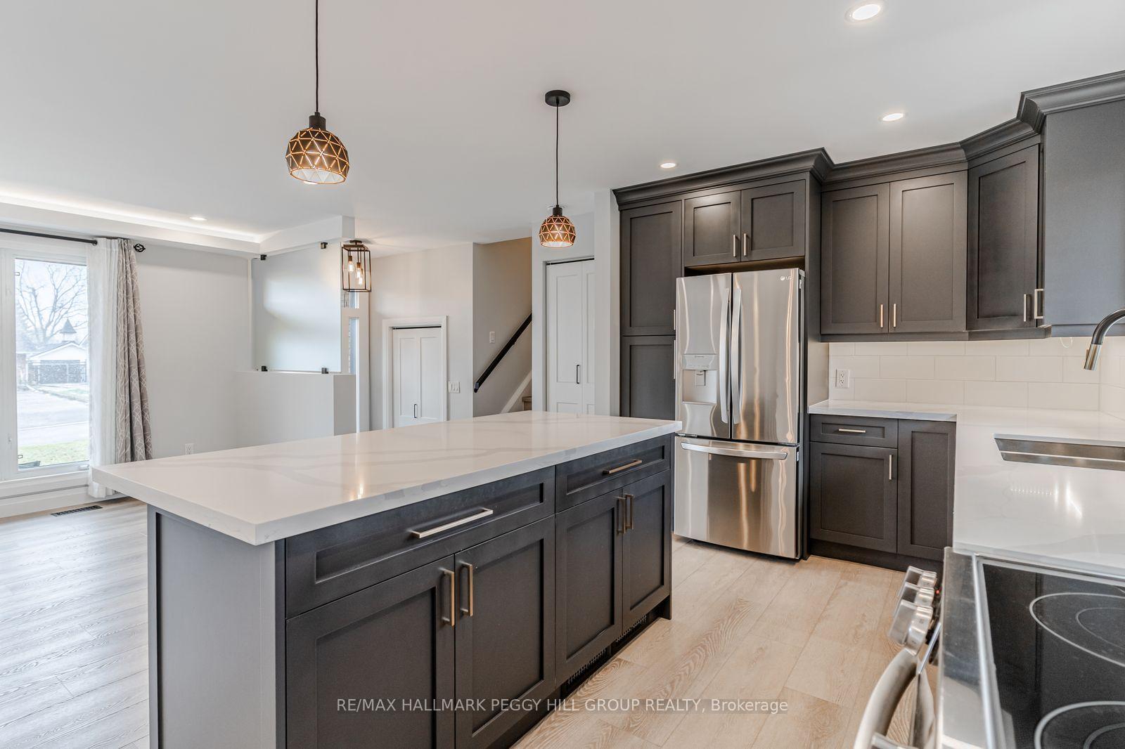 Photo 10 of Unit Upper, 20 Ottaway Avenue, Barrie, Wellington — HOMEH