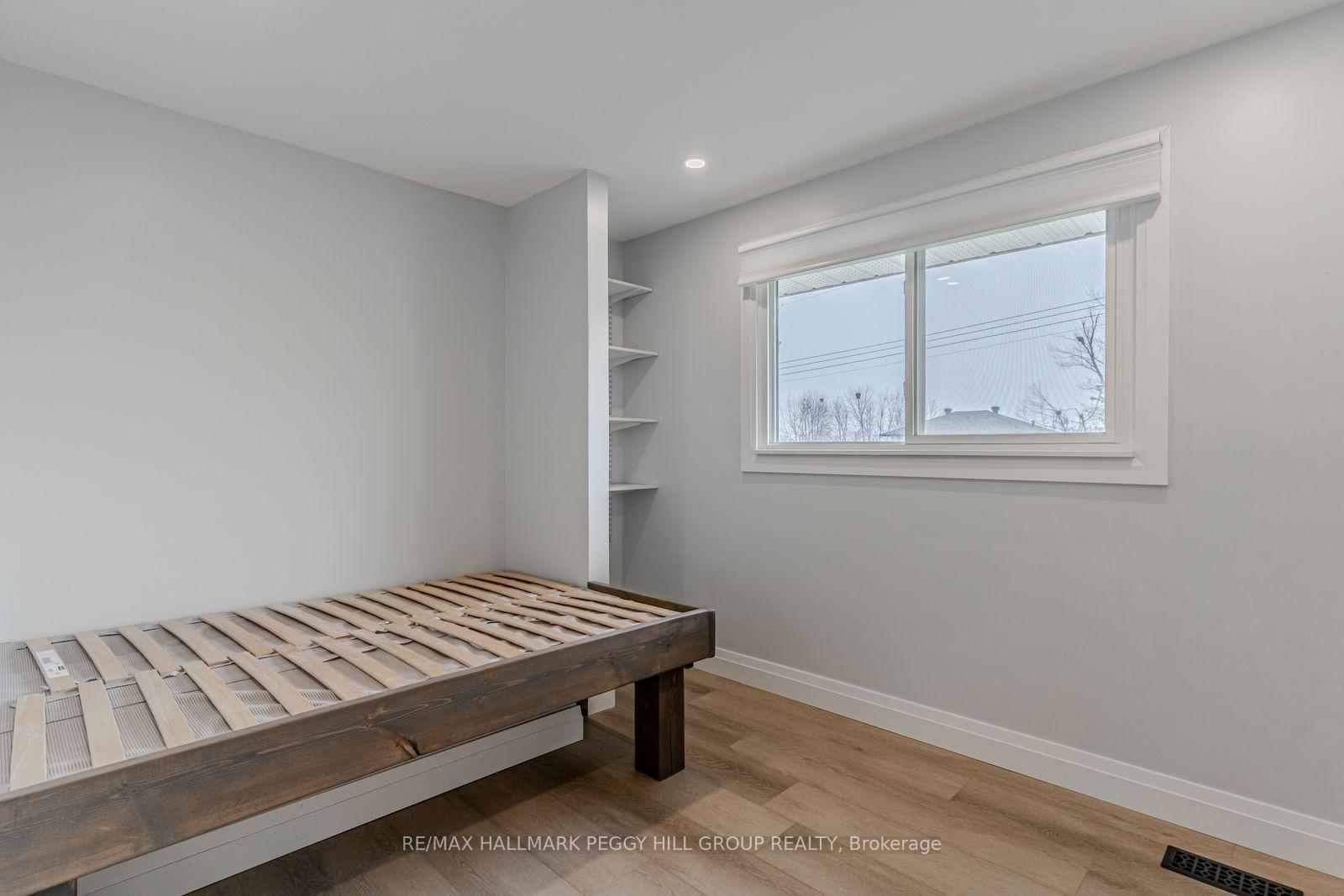 Photo 14 of Unit Upper, 20 Ottaway Avenue, Barrie, Wellington — HOMEH