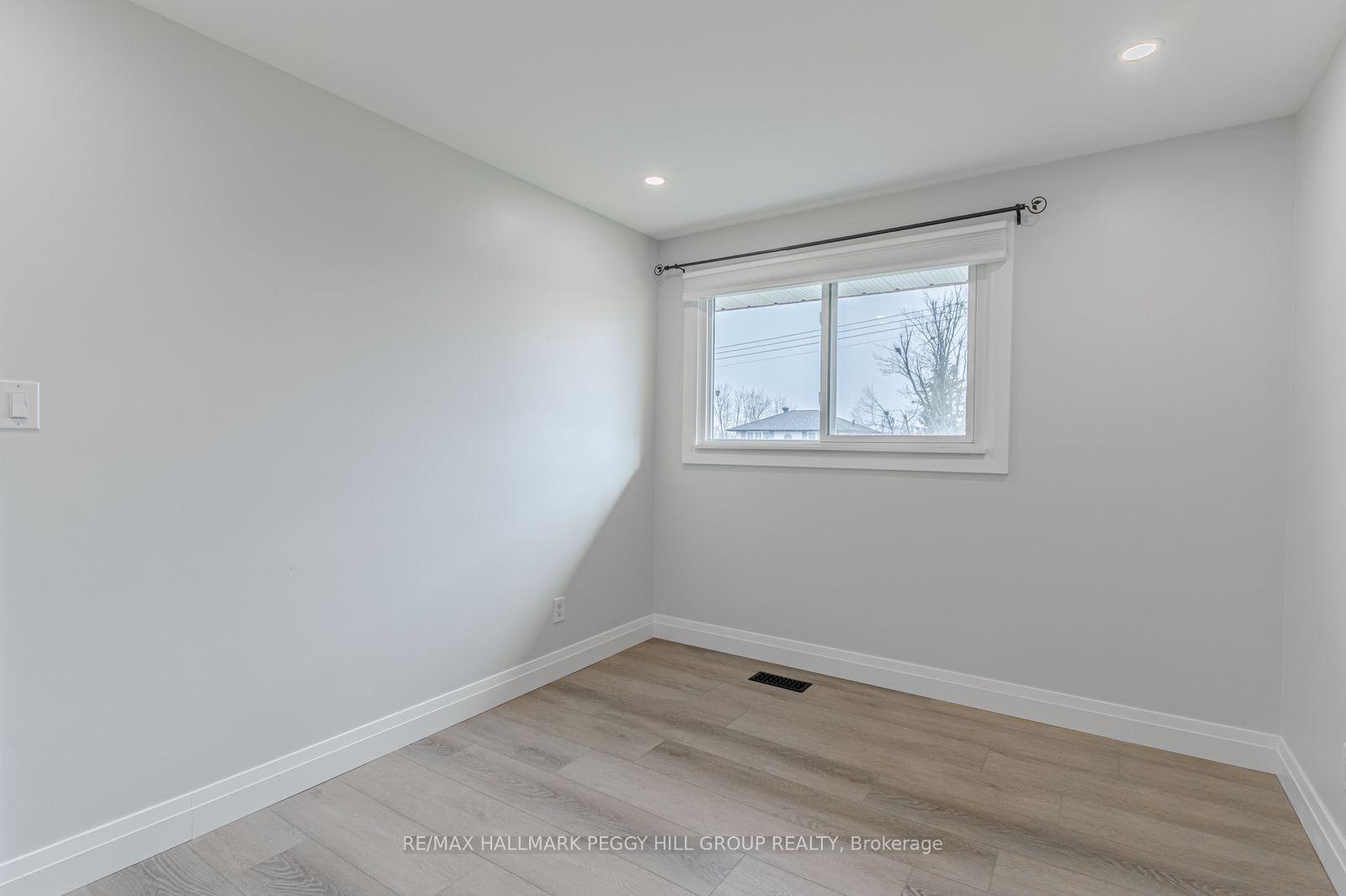 Photo 15 of Unit Upper, 20 Ottaway Avenue, Barrie, Wellington — HOMEH