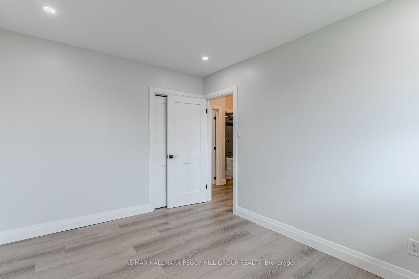 Photo 16 of Unit Upper, 20 Ottaway Avenue, Barrie, Wellington — HOMEH