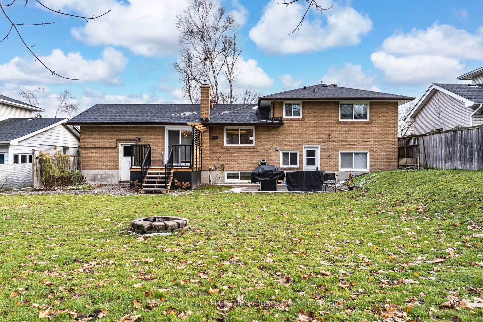 Photo 21 of Unit Upper, 20 Ottaway Avenue, Barrie, Wellington — HOMEH