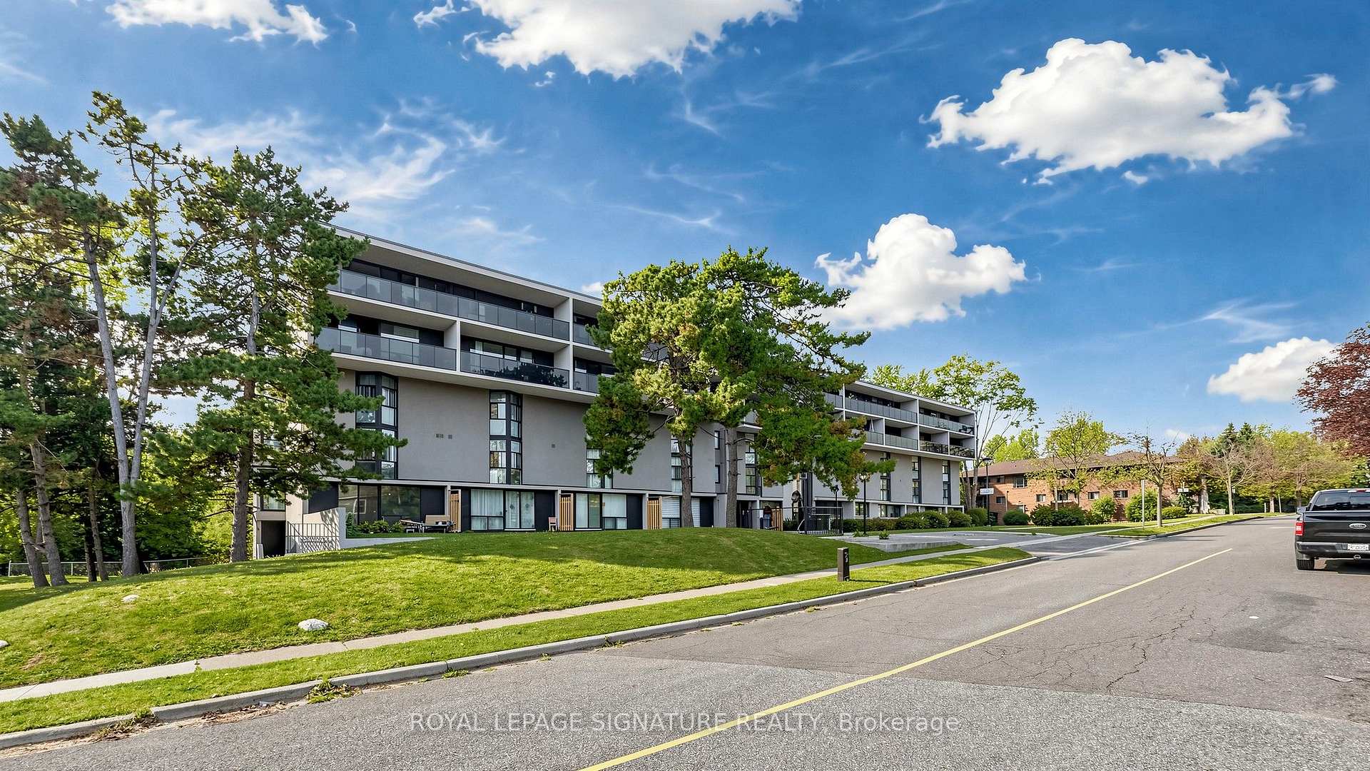 Photo 2 of Unit 402, 454 Centre Street S, Oshawa, Central — HOMEH