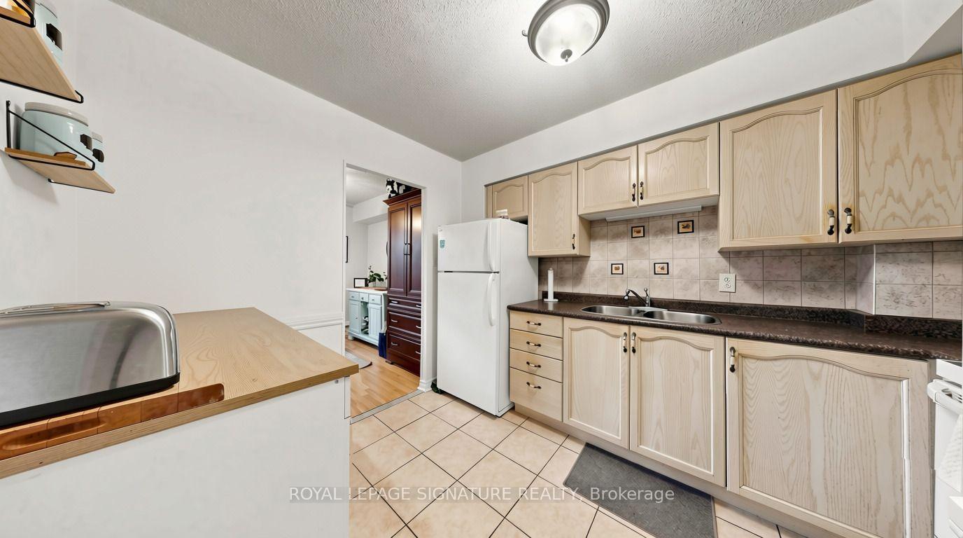 Photo 11 of Unit 402, 454 Centre Street S, Oshawa, Central — HOMEH