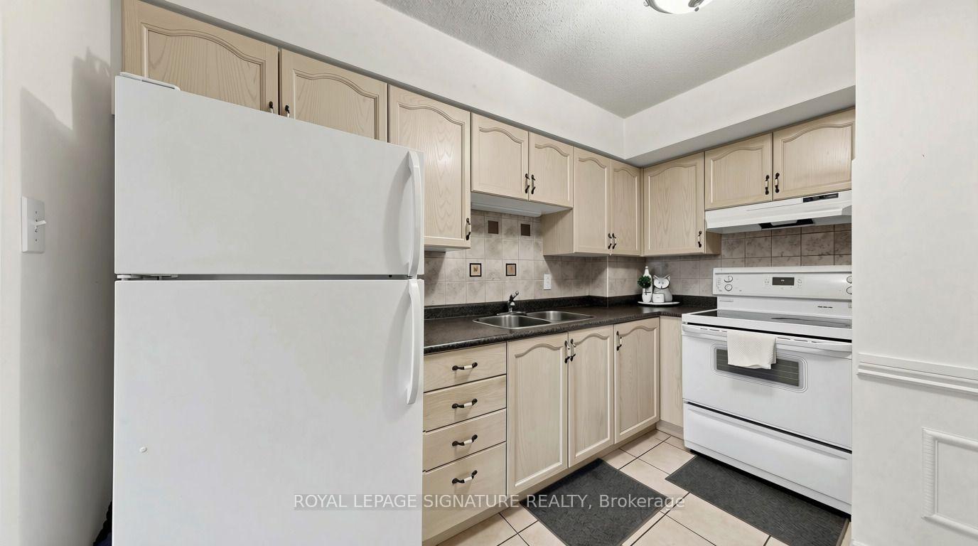 Photo 13 of Unit 402, 454 Centre Street S, Oshawa, Central — HOMEH