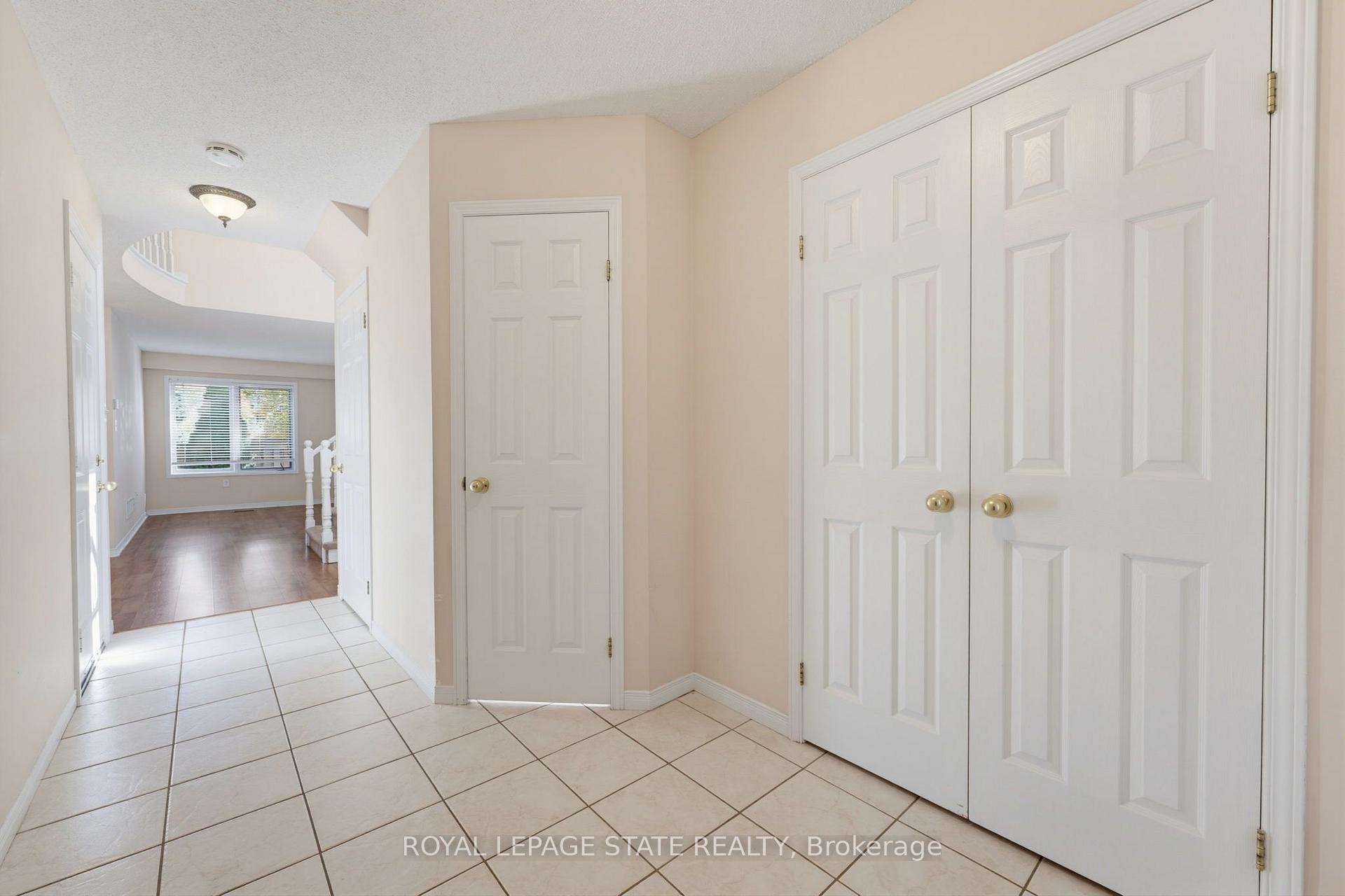 Photo 4 of Unit 29, 1276 Silvan Forest Drive, Burlington, Tansley — HOMEH