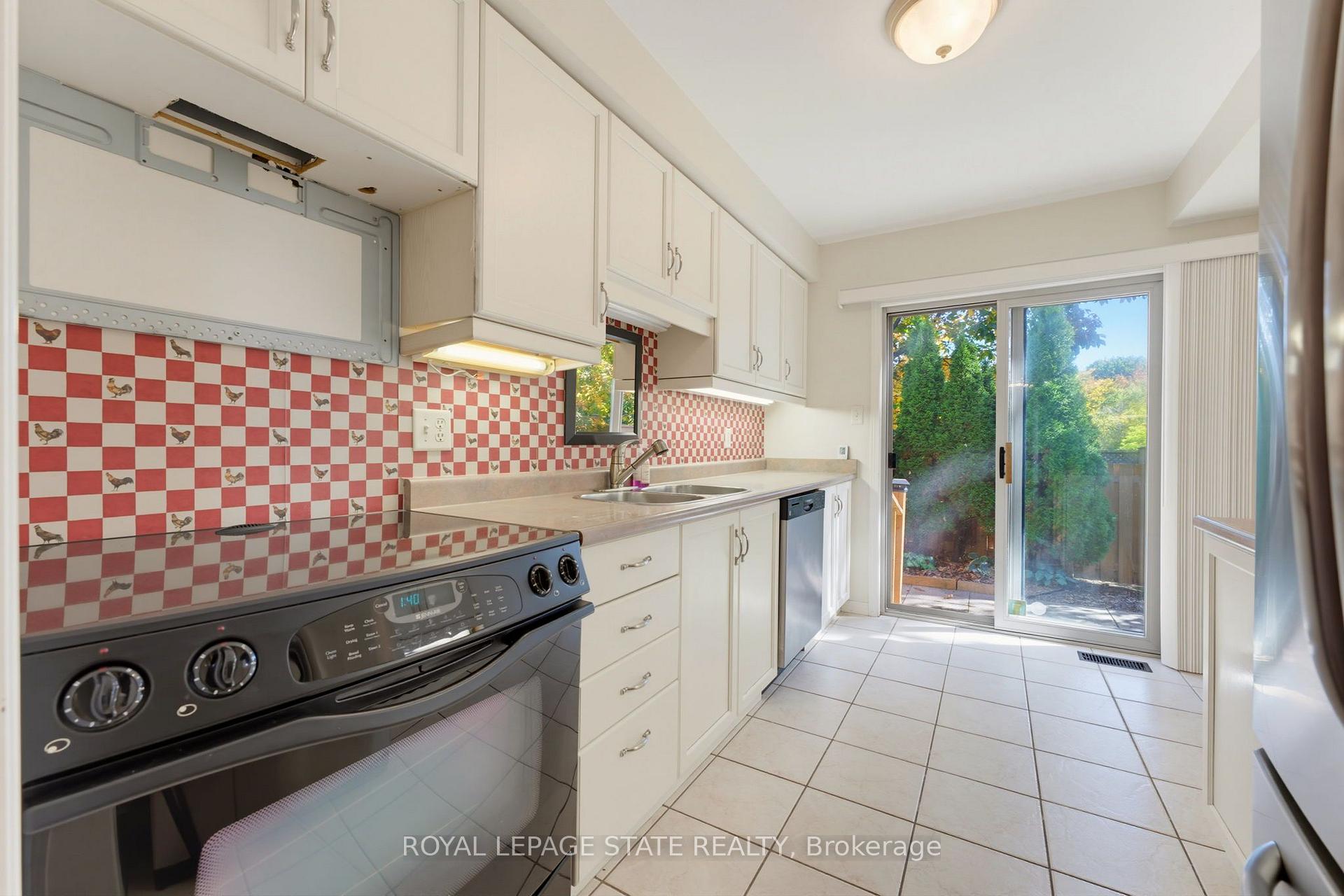 Photo 10 of Unit 29, 1276 Silvan Forest Drive, Burlington, Tansley — HOMEH