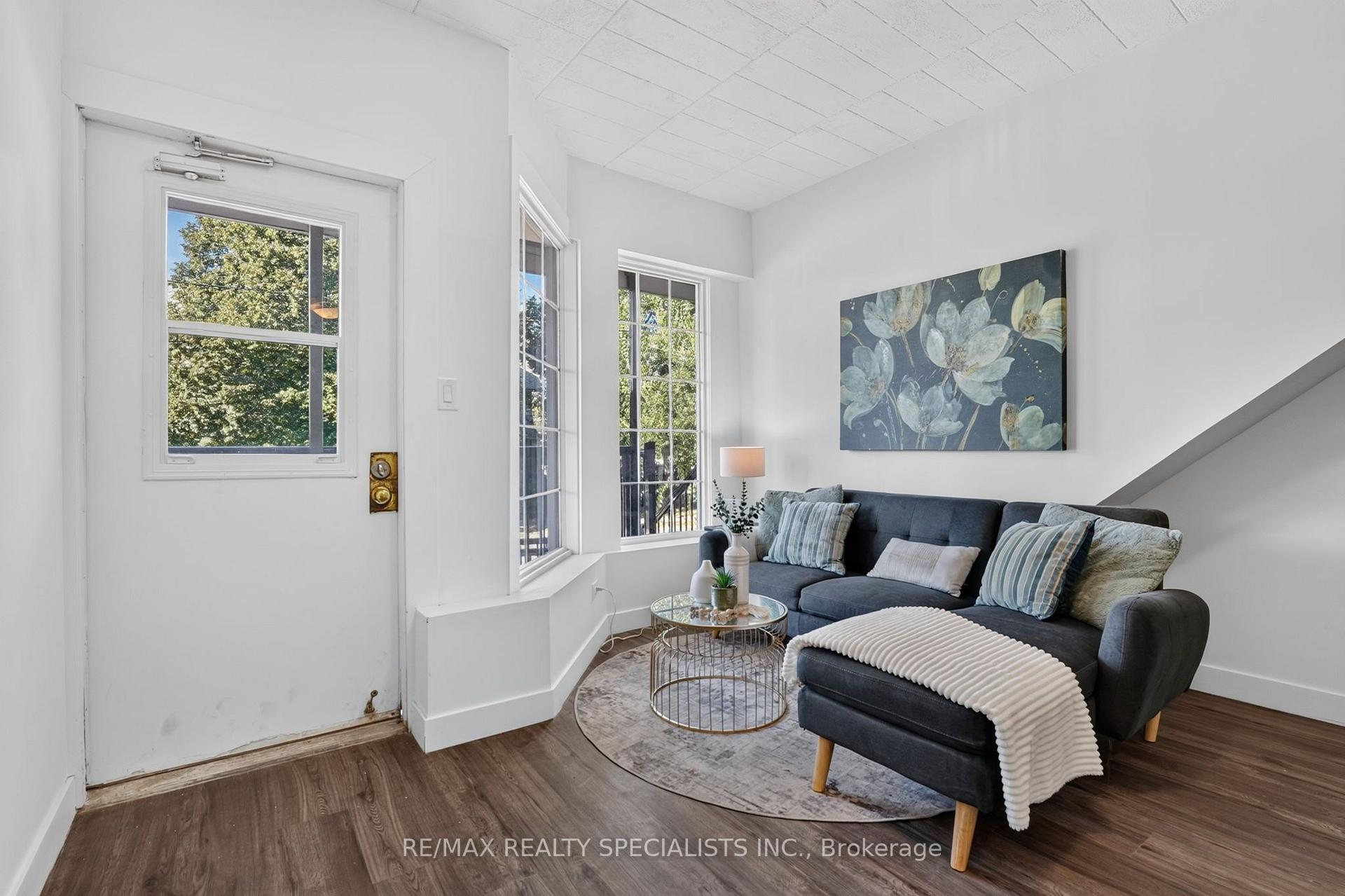 Photo 3 of Unit 11, 44 Queenston Street, St. Catharines, E. Chester — HOMEH