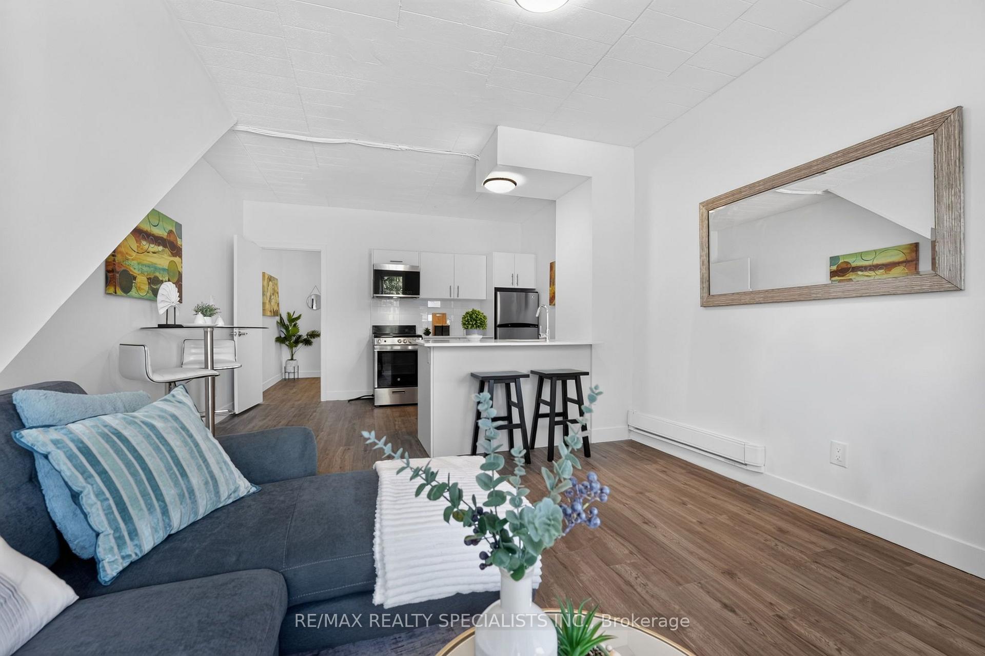 Photo 5 of Unit 11, 44 Queenston Street, St. Catharines, E. Chester — HOMEH
