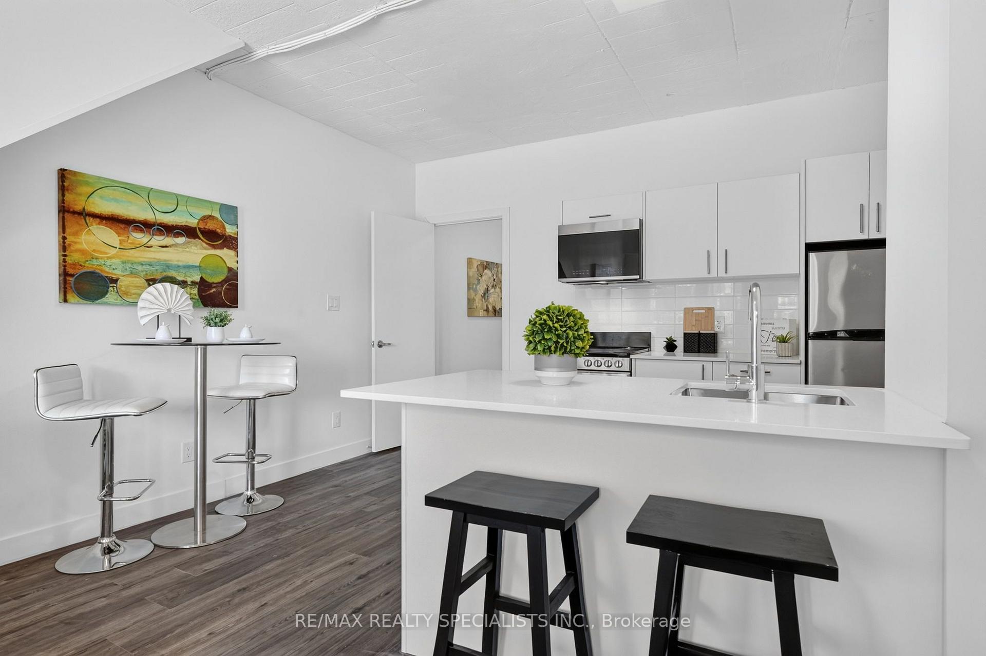 Photo 6 of Unit 11, 44 Queenston Street, St. Catharines, E. Chester — HOMEH