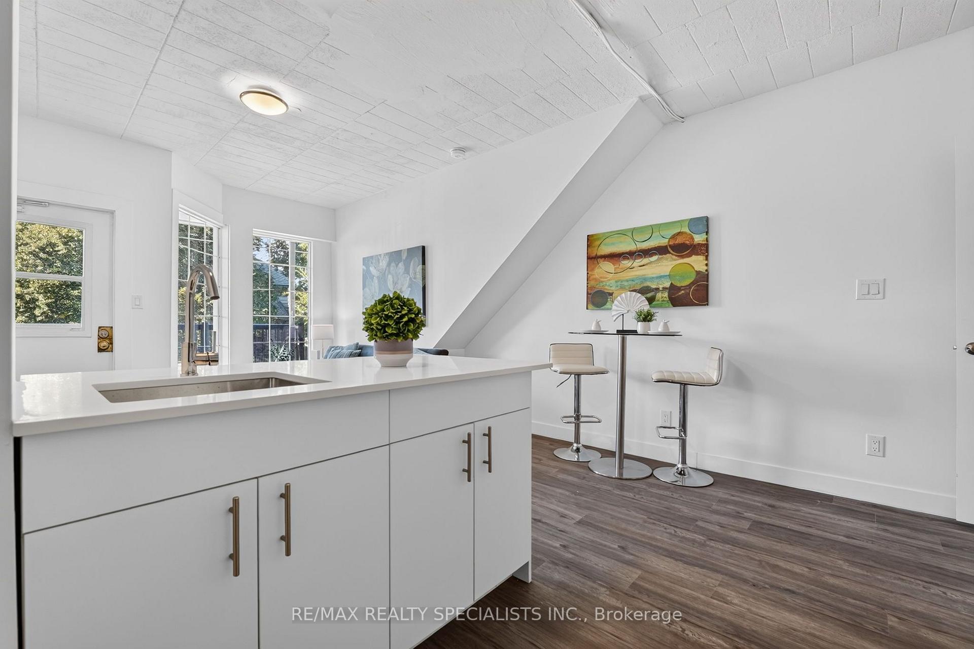Photo 10 of Unit 11, 44 Queenston Street, St. Catharines, E. Chester — HOMEH