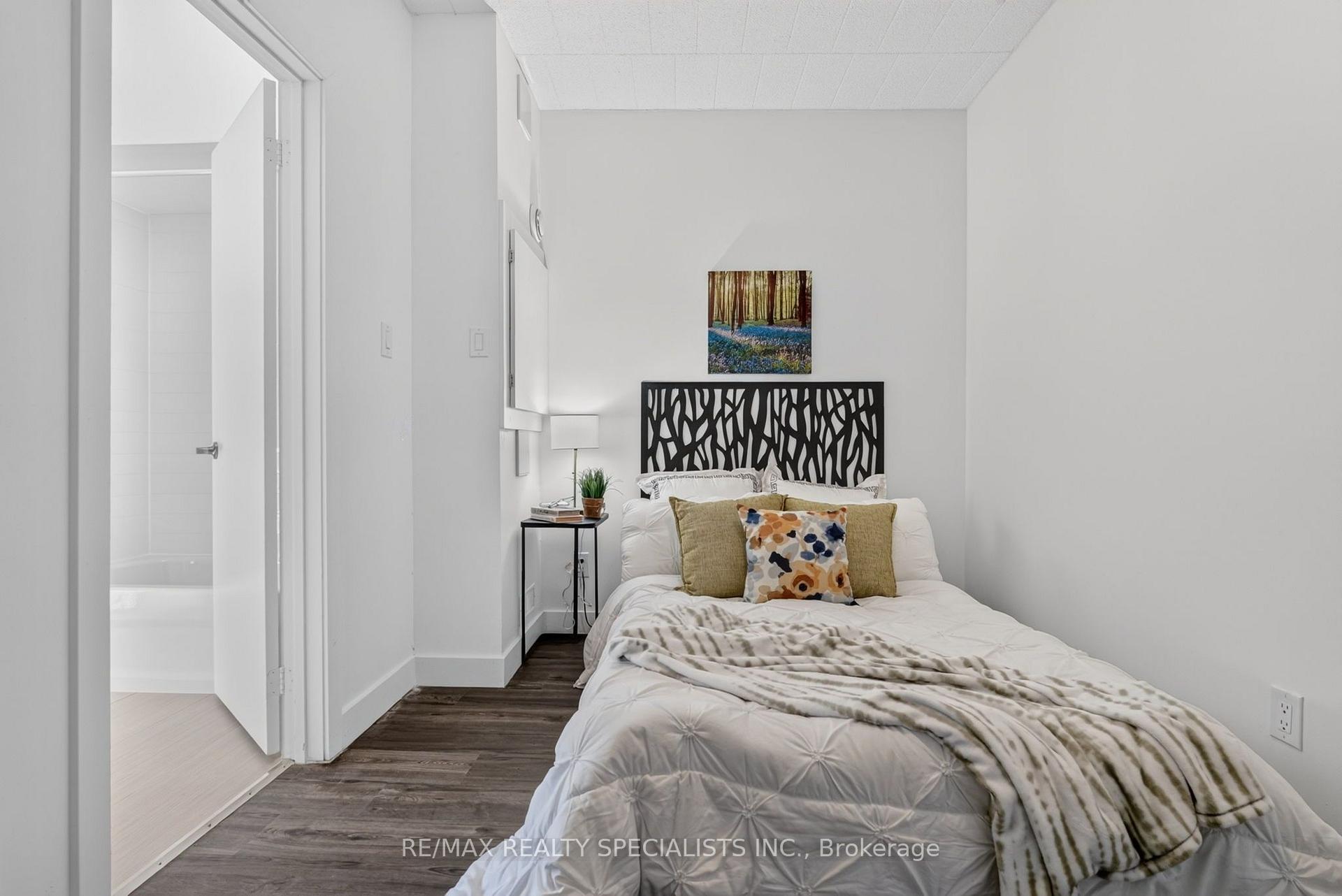 Photo 13 of Unit 11, 44 Queenston Street, St. Catharines, E. Chester — HOMEH