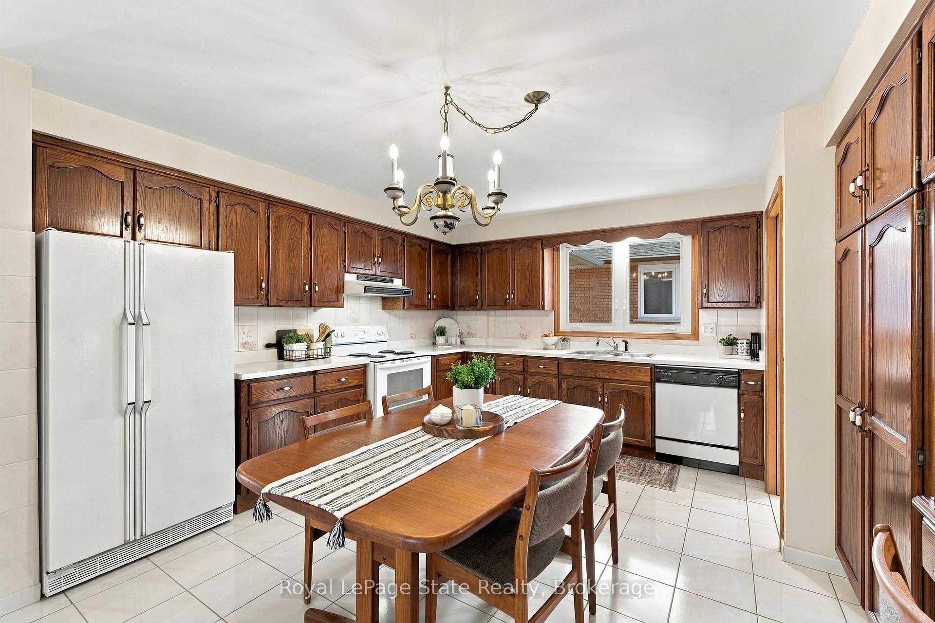 Photo 3 of 79 Oakland Drive, Hamilton, Kentley — HOMEH