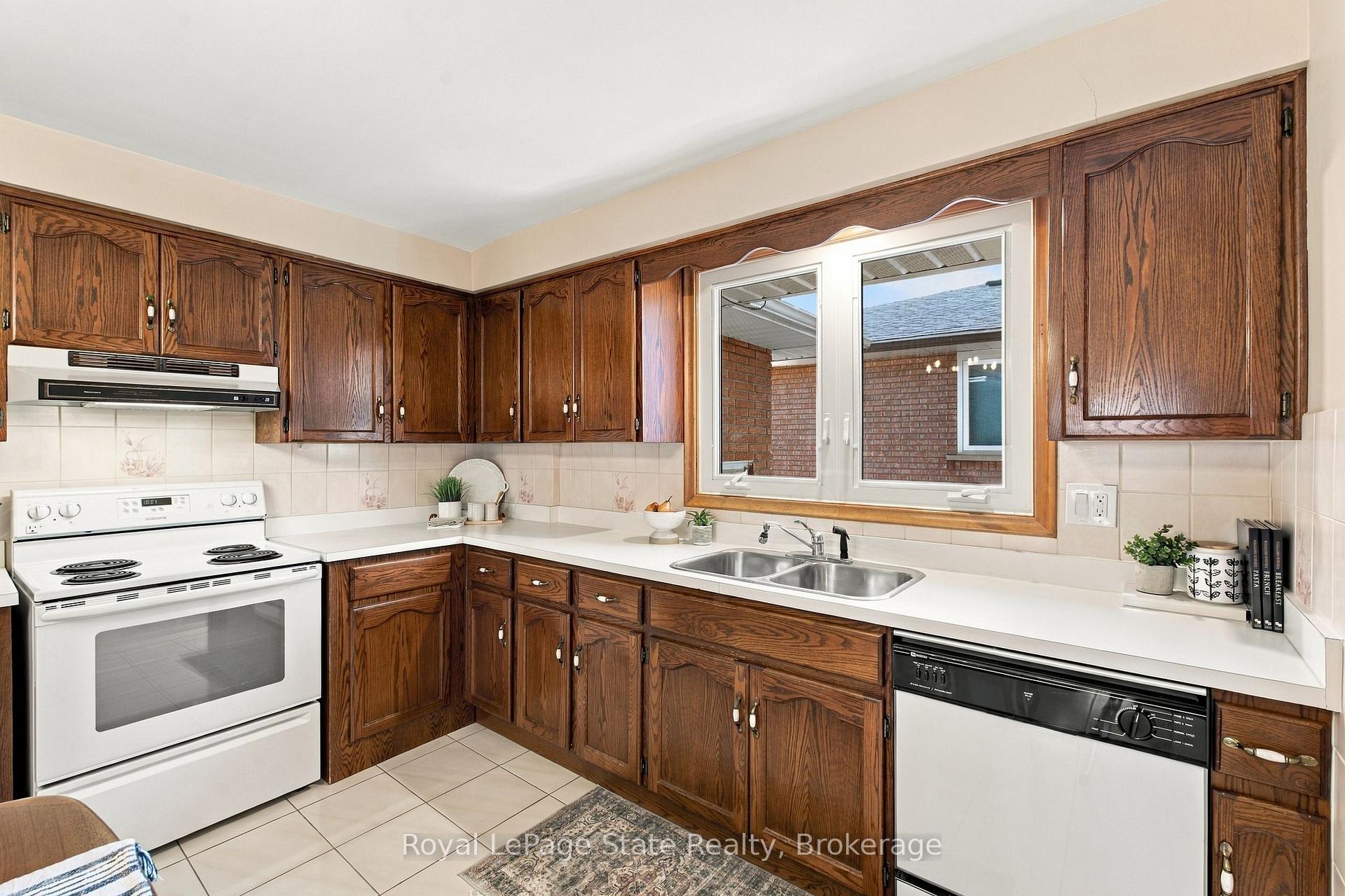 Photo 17 of 79 Oakland Drive, Hamilton, Kentley — HOMEH