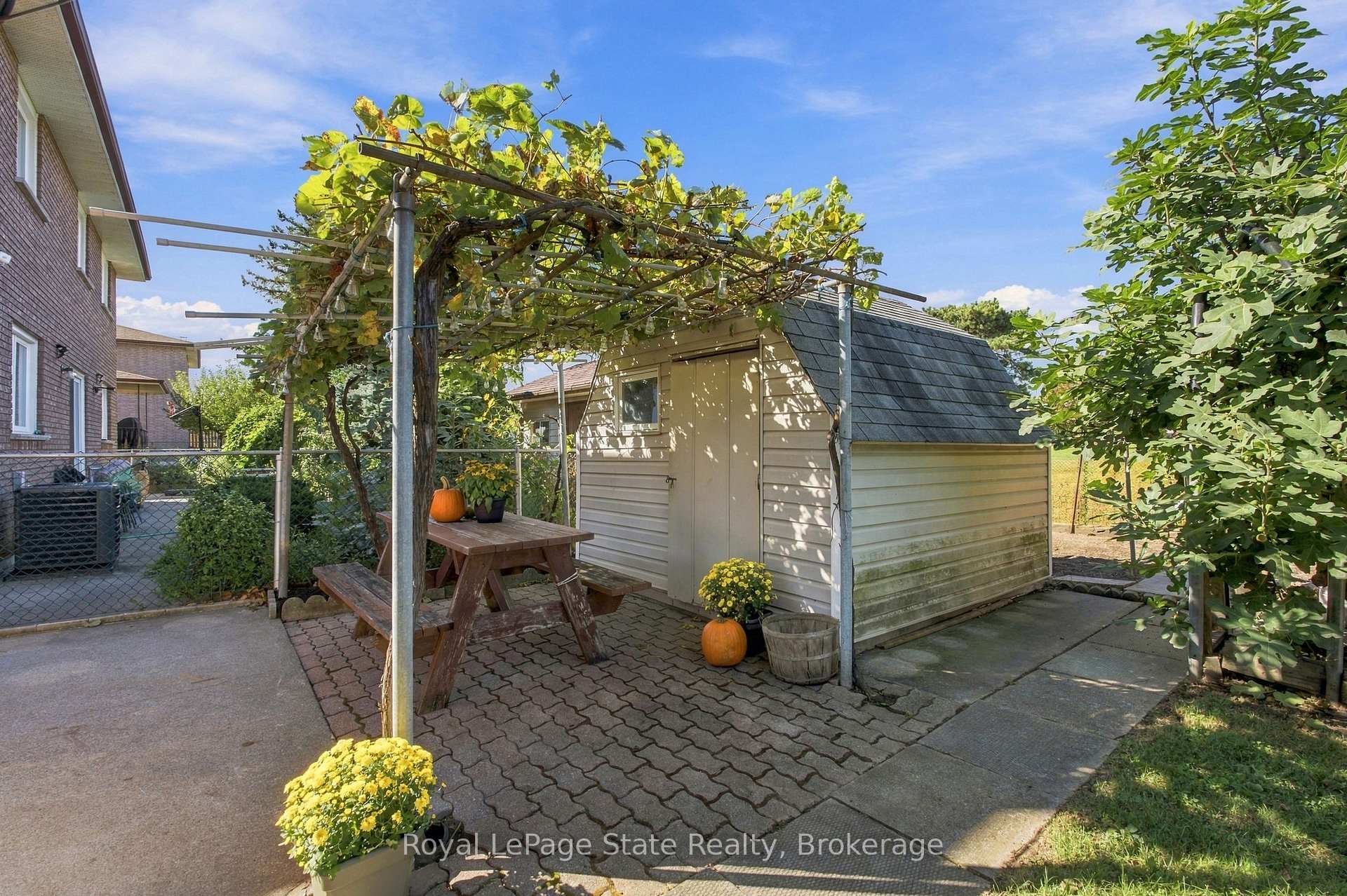 Photo 52 of 79 Oakland Drive, Hamilton, Kentley — HOMEH