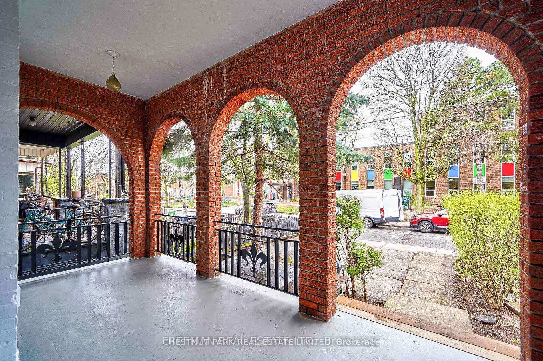 Photo 4 of Unit Main Floor, 435 Manning Avenue, Toronto, Palmerston-Little Italy — HOMEH