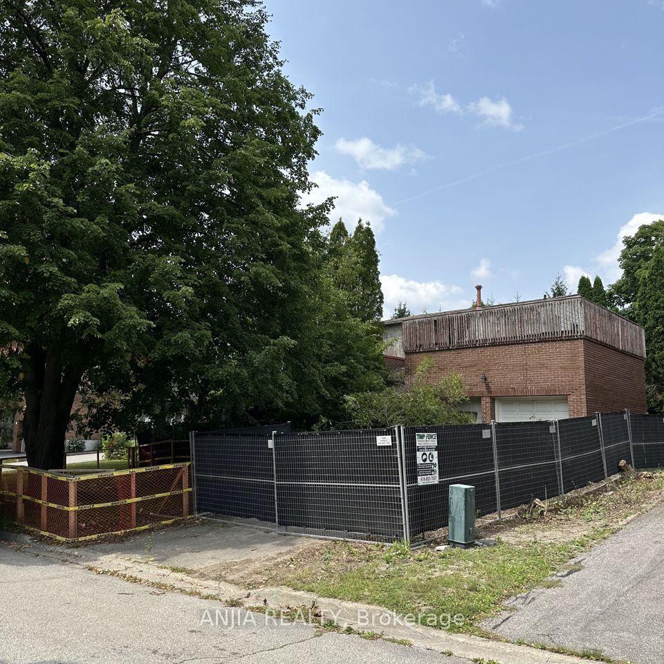 Photo 7 of 36 Jondan Crescent, Markham, Royal Orchard — HOMEH