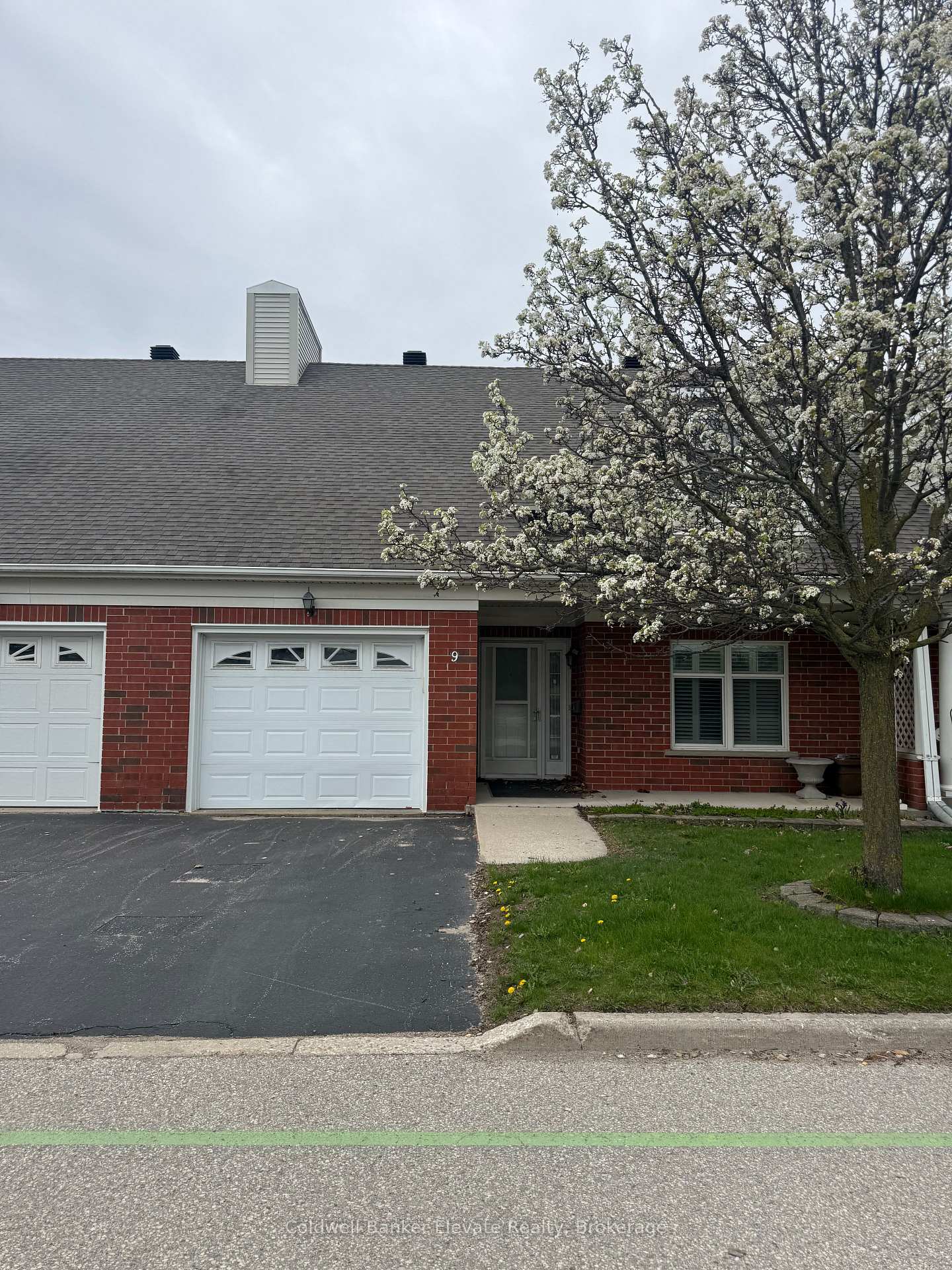 Photo of Unit 9, 2705 Kingsway Drive