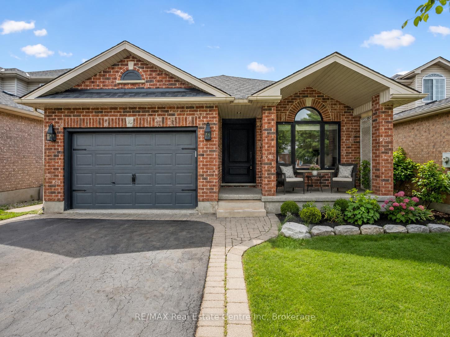Photo 2 of 18 Keys Crescent, Guelph, Clairfields/Hanlon Business Park — HOMEH