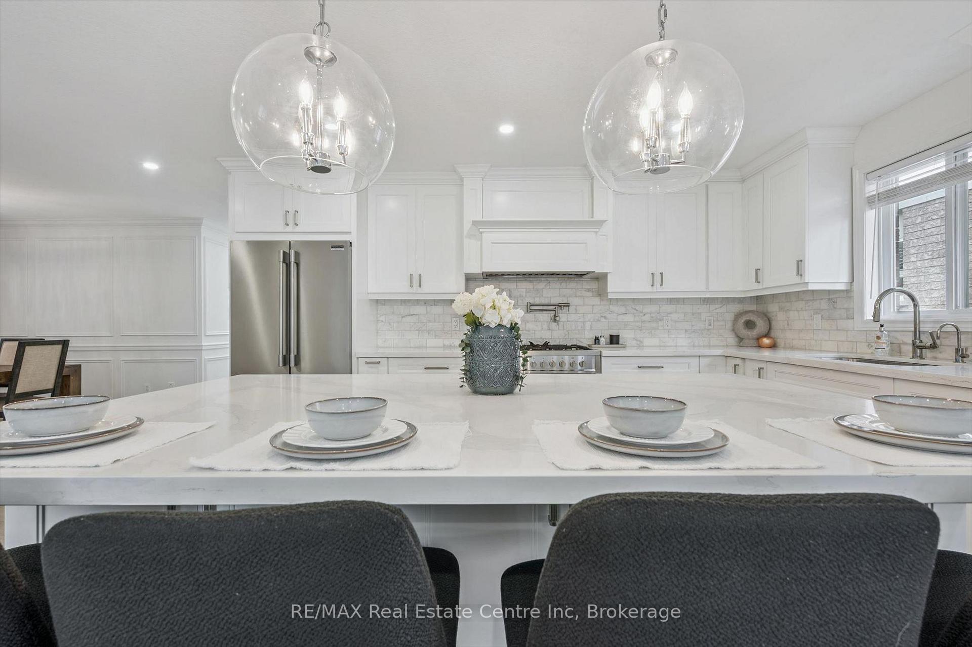 Photo 7 of 18 Keys Crescent, Guelph, Clairfields/Hanlon Business Park — HOMEH