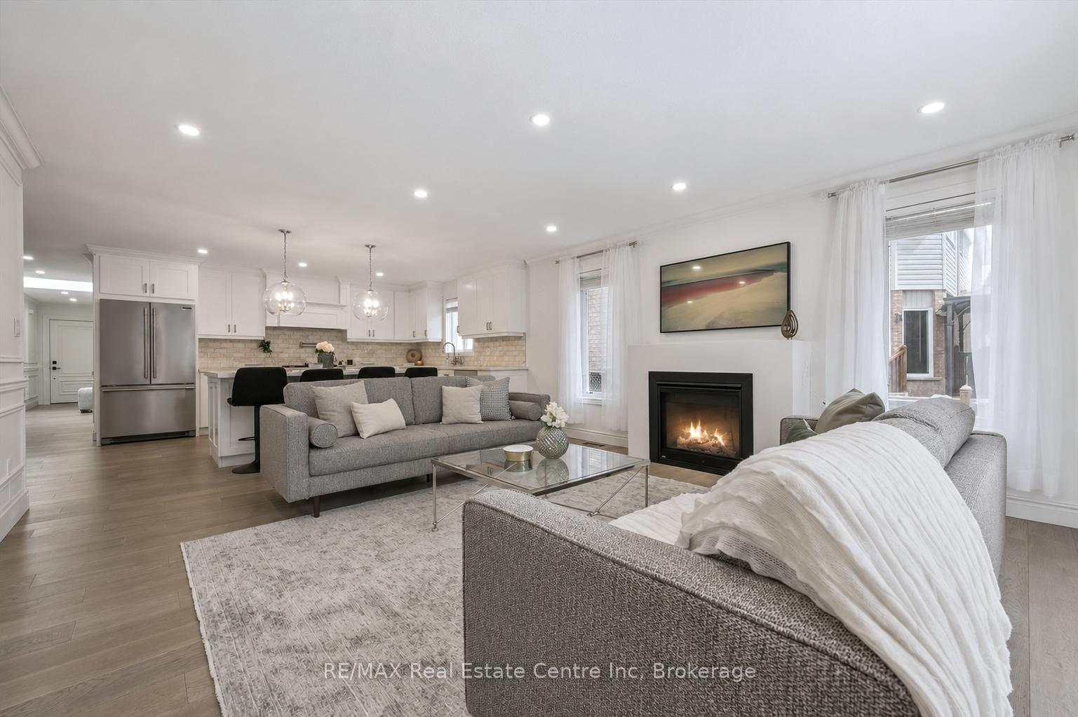 Photo 9 of 18 Keys Crescent, Guelph, Clairfields/Hanlon Business Park — HOMEH