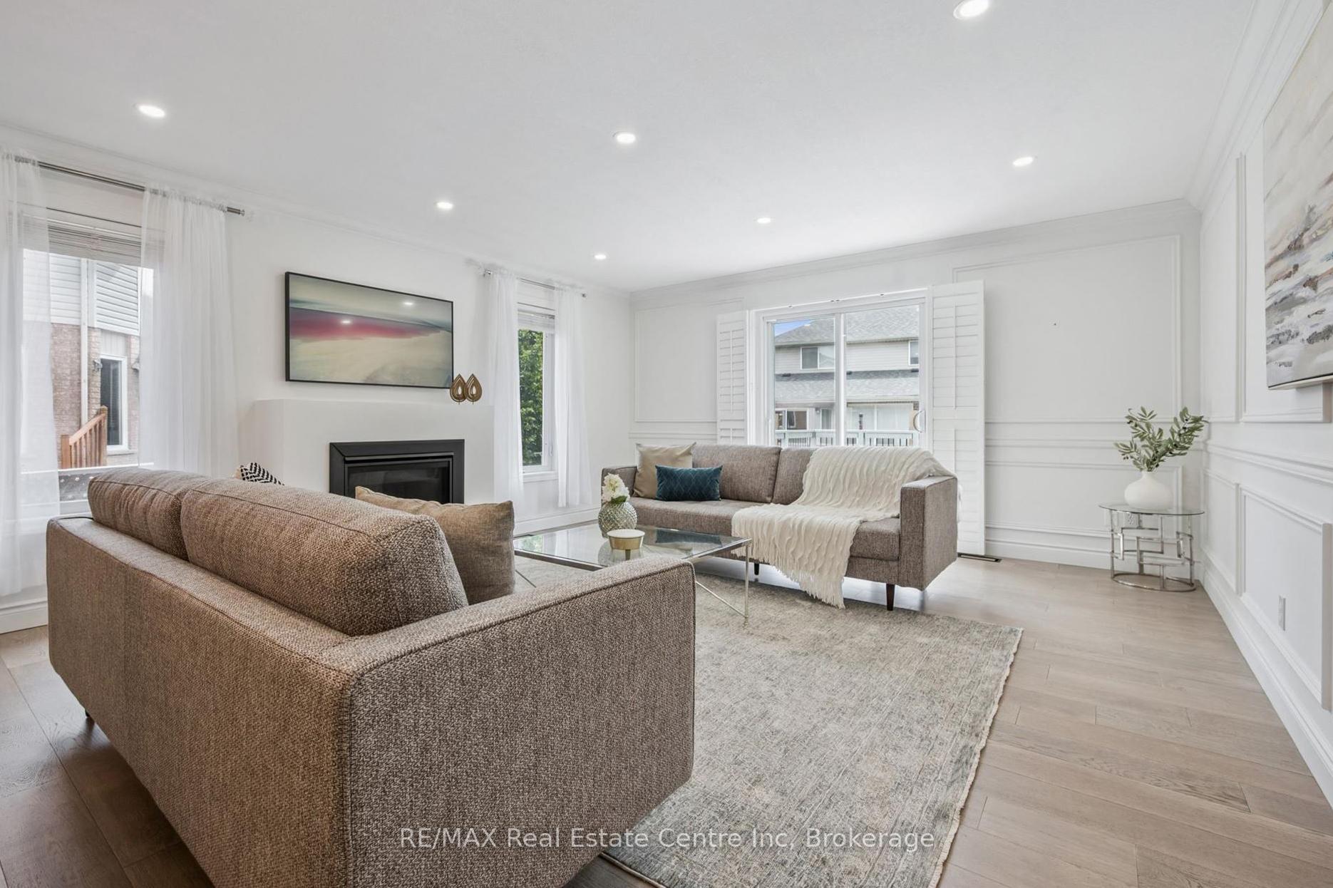 Photo 10 of 18 Keys Crescent, Guelph, Clairfields/Hanlon Business Park — HOMEH