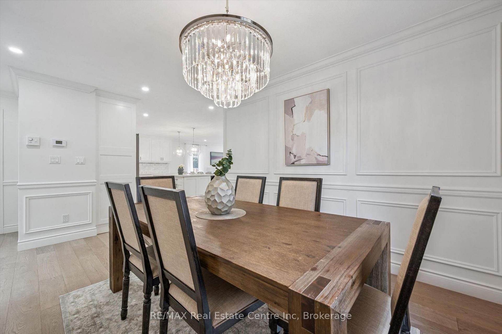 Photo 11 of 18 Keys Crescent, Guelph, Clairfields/Hanlon Business Park — HOMEH