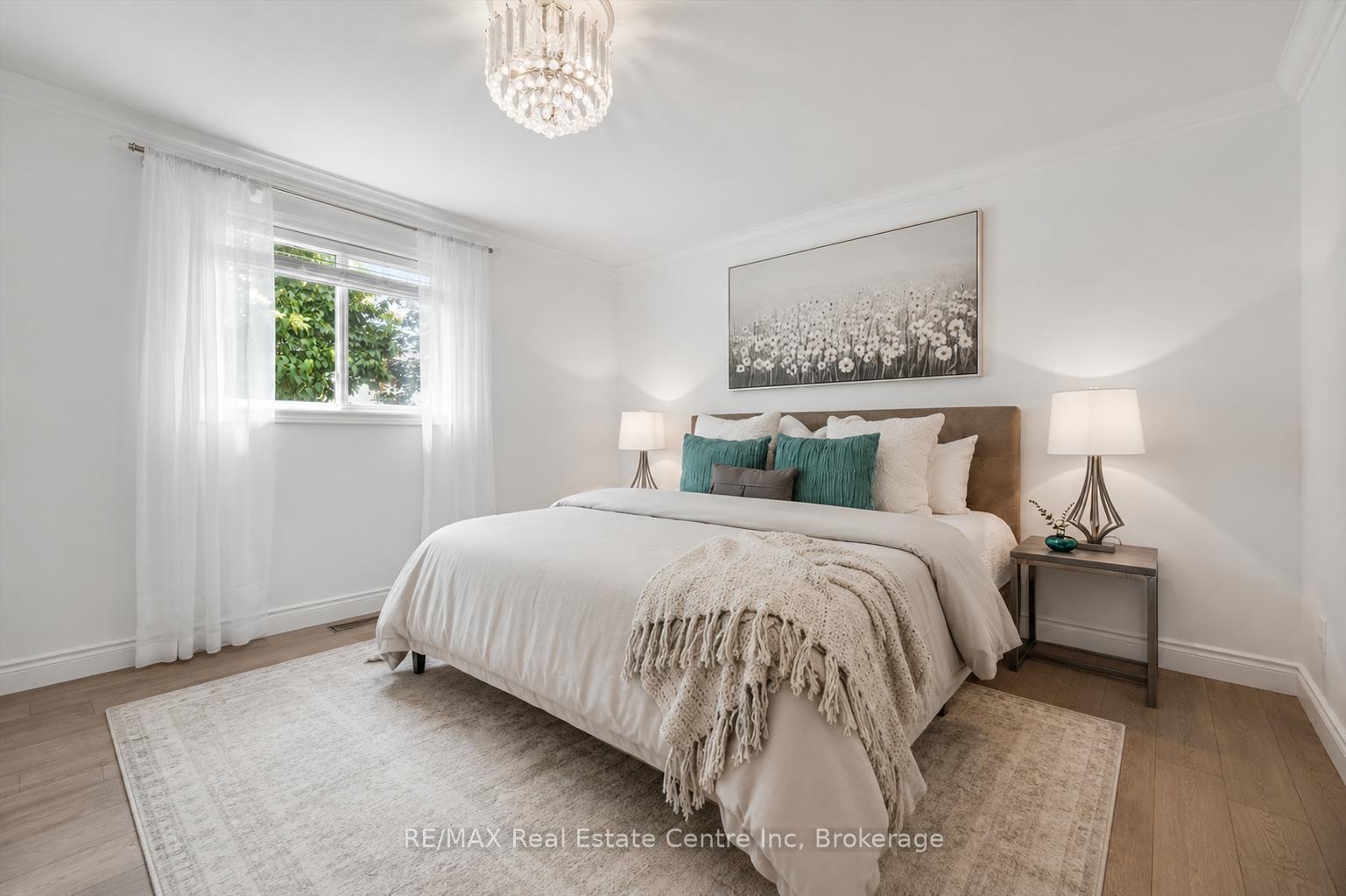 Photo 13 of 18 Keys Crescent, Guelph, Clairfields/Hanlon Business Park — HOMEH
